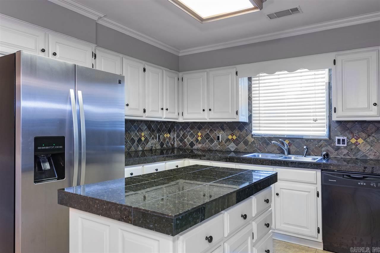 SECLUDED HILLS - Residential