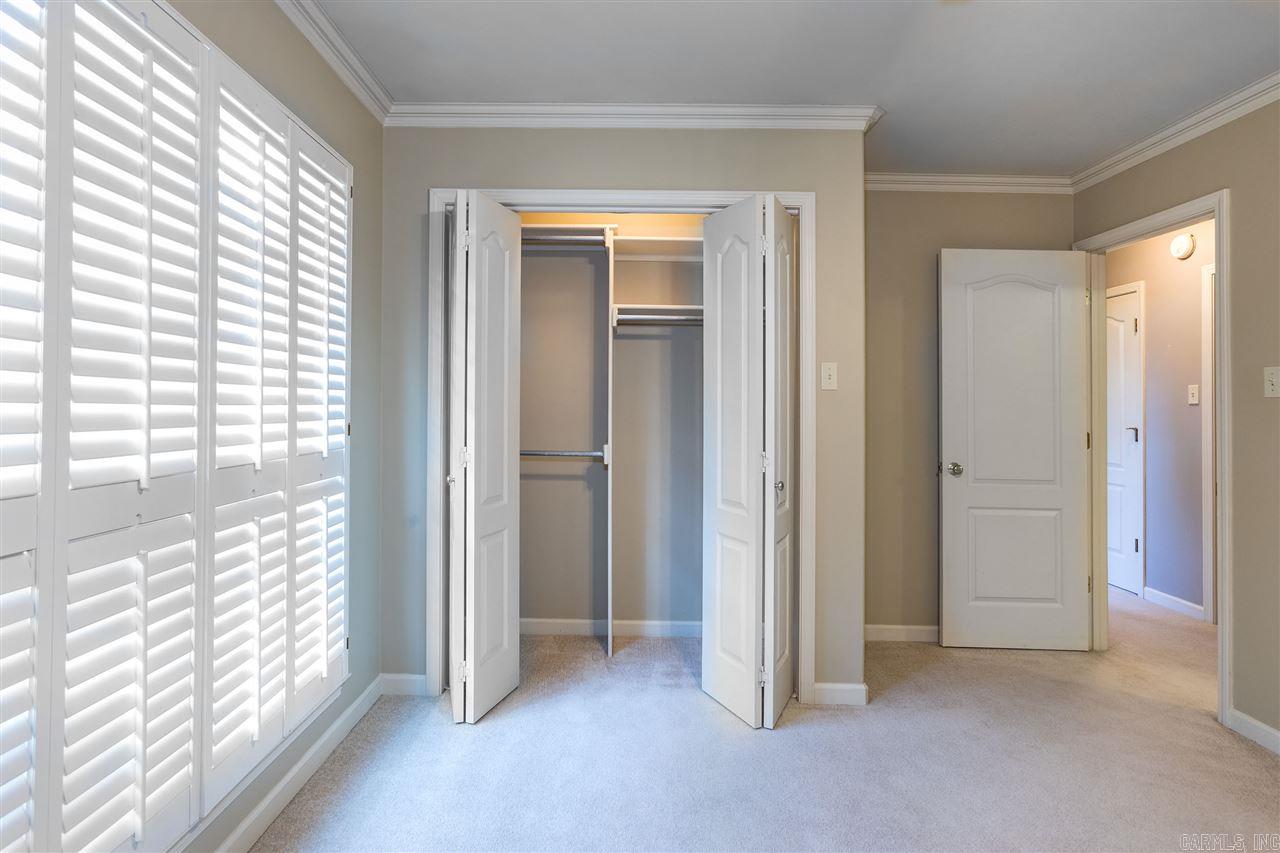 SECLUDED HILLS - Residential