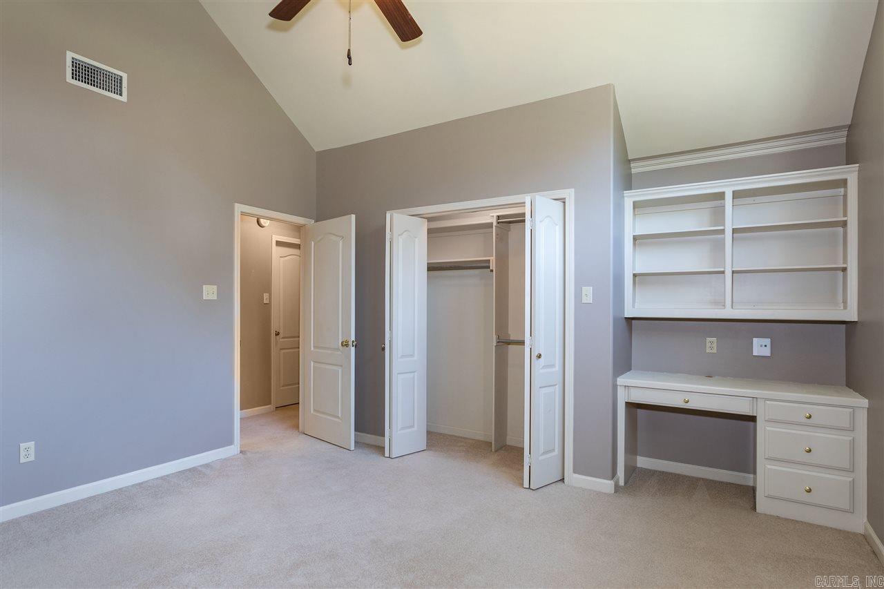 SECLUDED HILLS - Residential