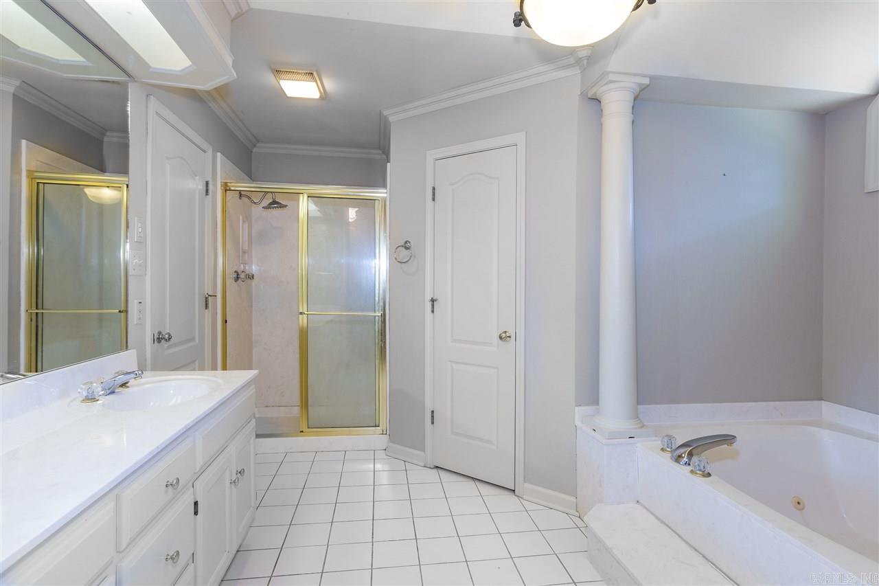 SECLUDED HILLS - Residential