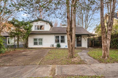 Photo of 907 Garland Ave Avenue, Hot Springs, AR 71913 (MLS # 25049586)