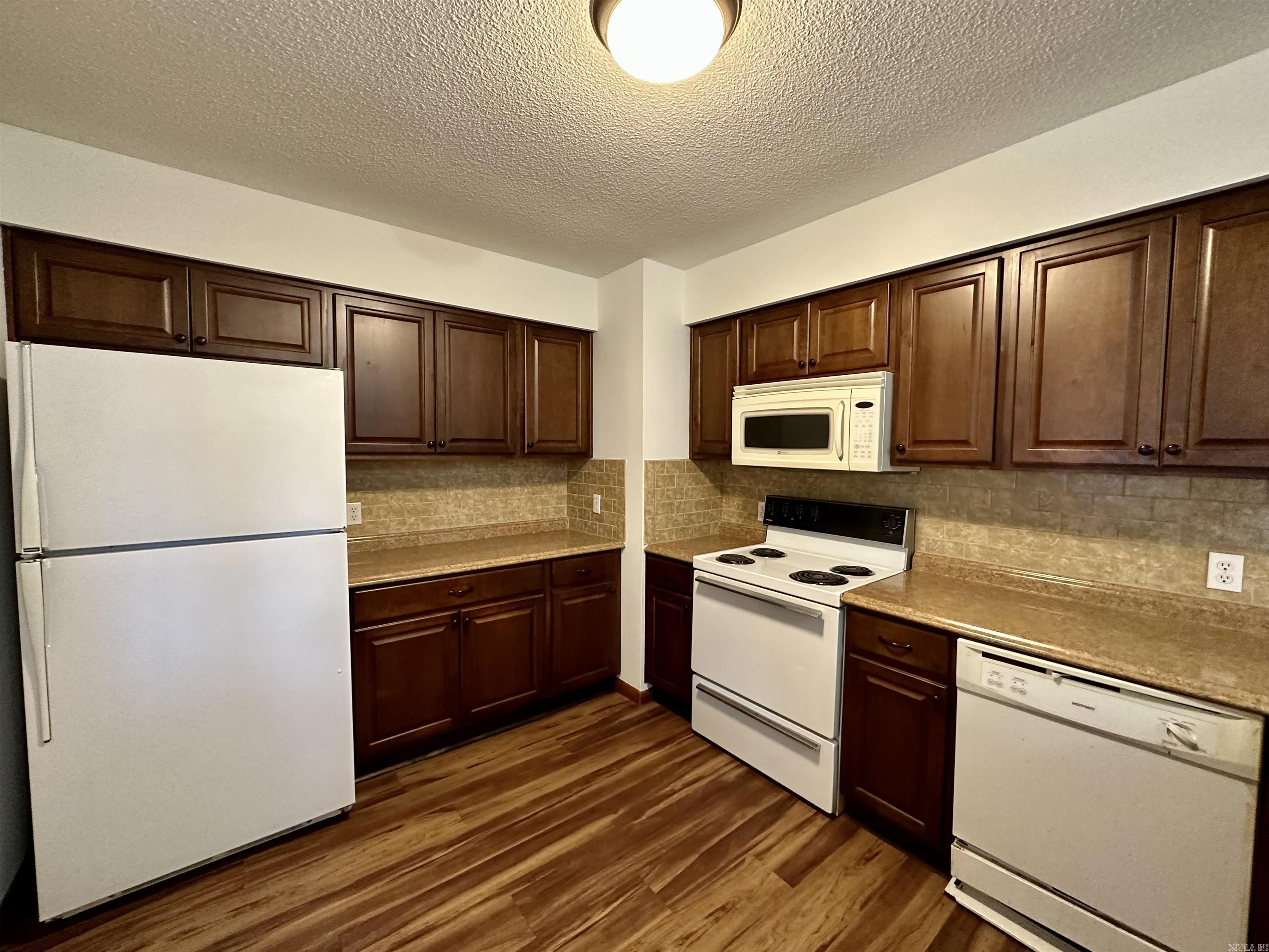 BON TON VILLAGE - Residential