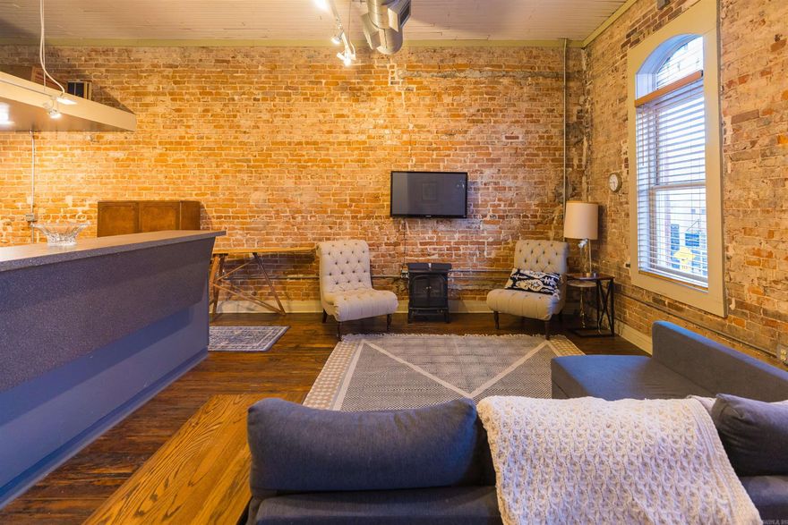 One bed one bath condo downtown.  Walking distance to many restaurants.