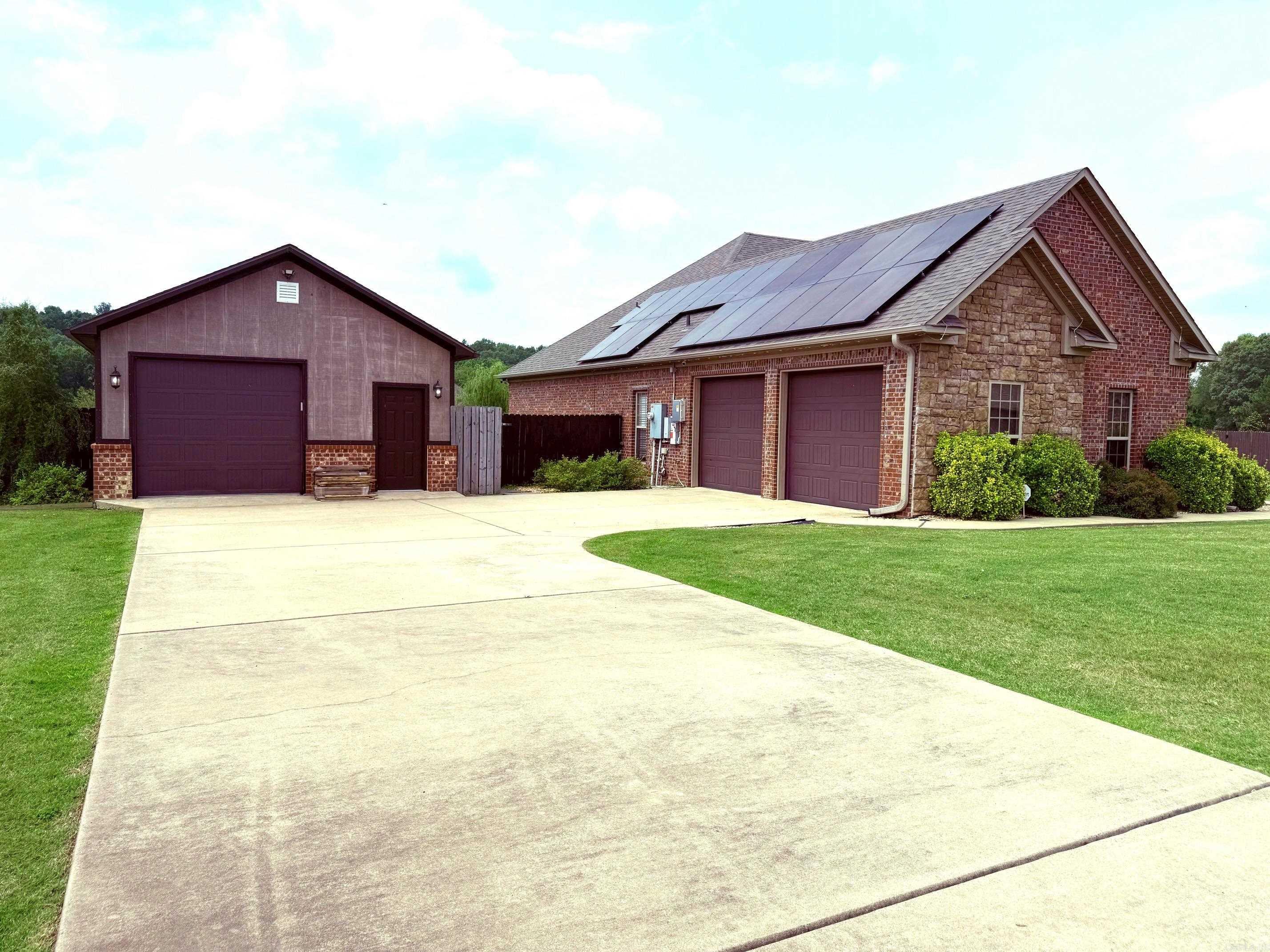 HUNTINGTON ESTATES - Residential