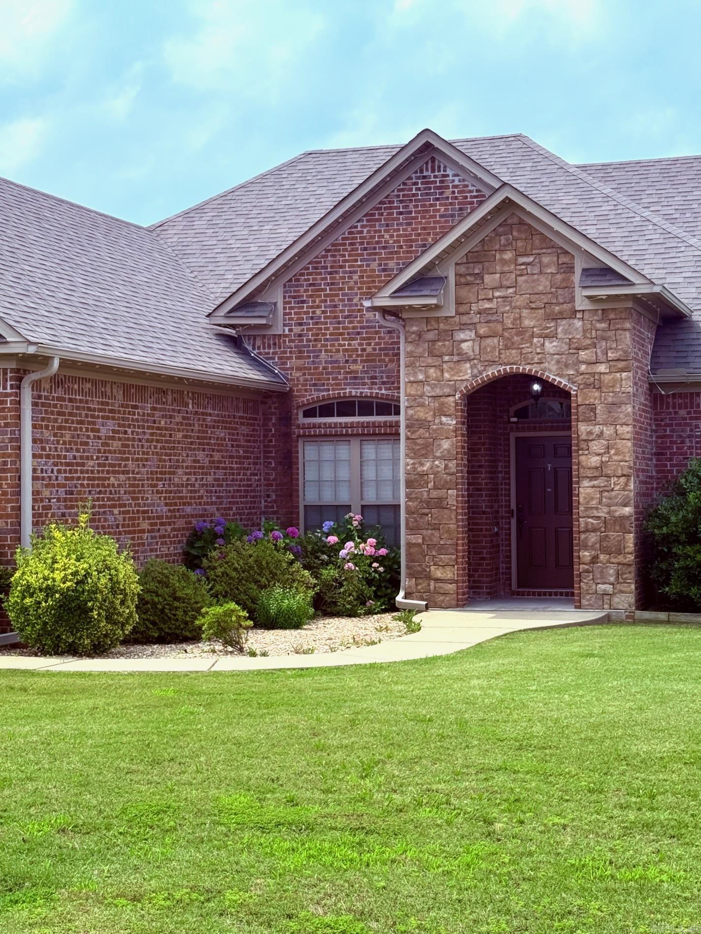 HUNTINGTON ESTATES - Residential