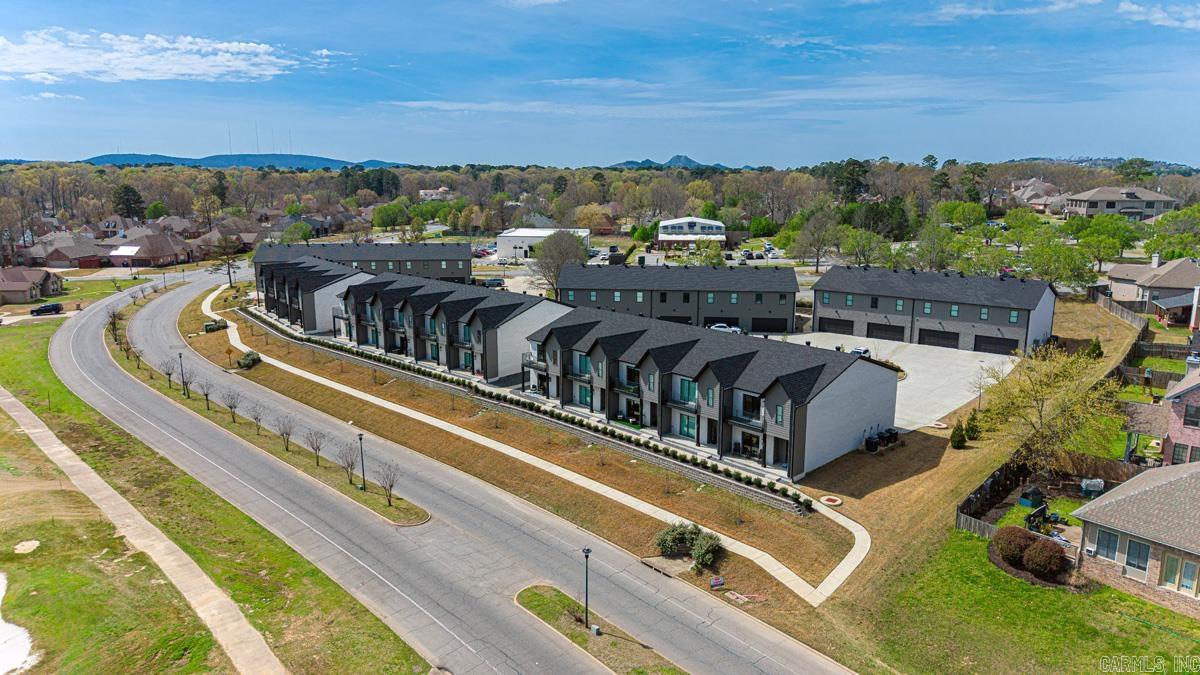 ISABELLE COURT - Residential