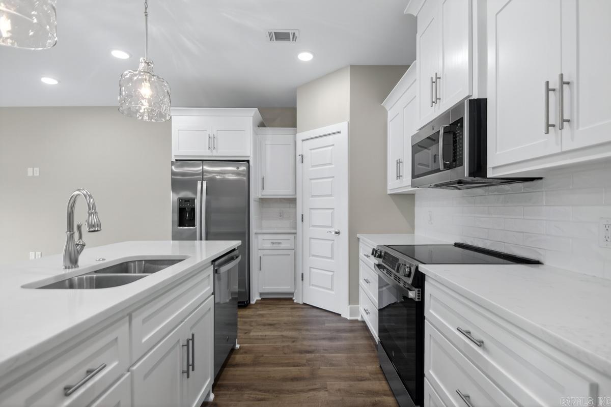 ISABELLE COURT - Residential