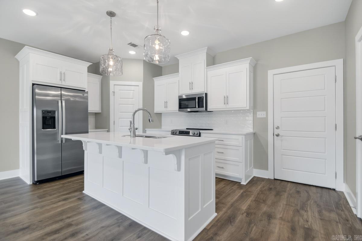 ISABELLE COURT - Residential