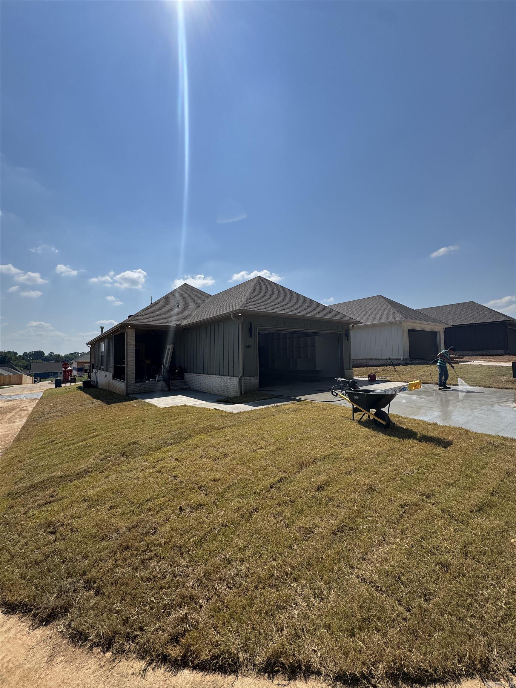 MIDTOWN BRYANT - Residential