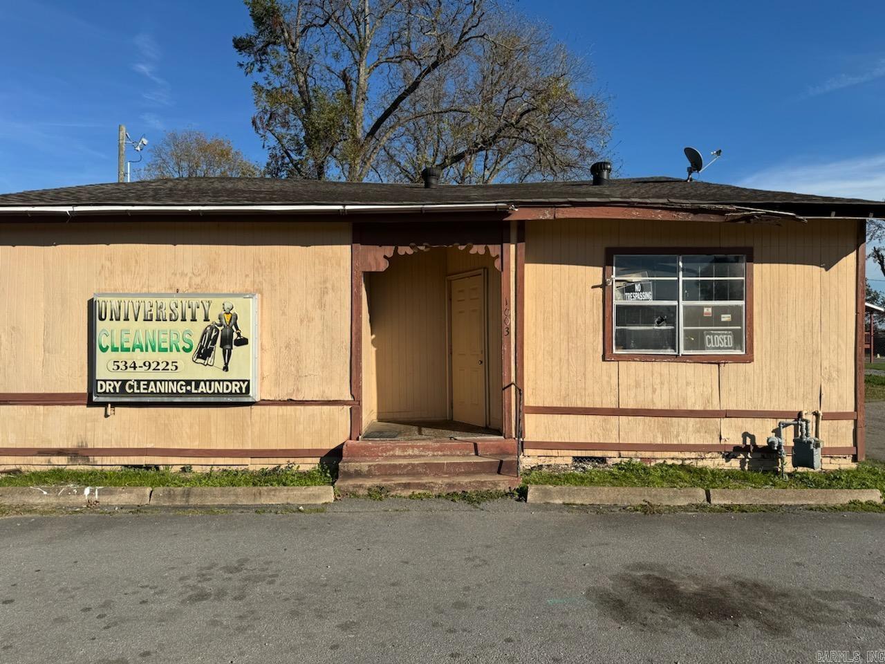 Established Dry Cleaning Business for Sale – Prime Location with Steady Clientele. The sale includes all necessary equipment, fixtures, and inventory. This is a great opportunity for an owner-operator or investor. Contact us for more details at 501-367-8413 or 501-412-5189