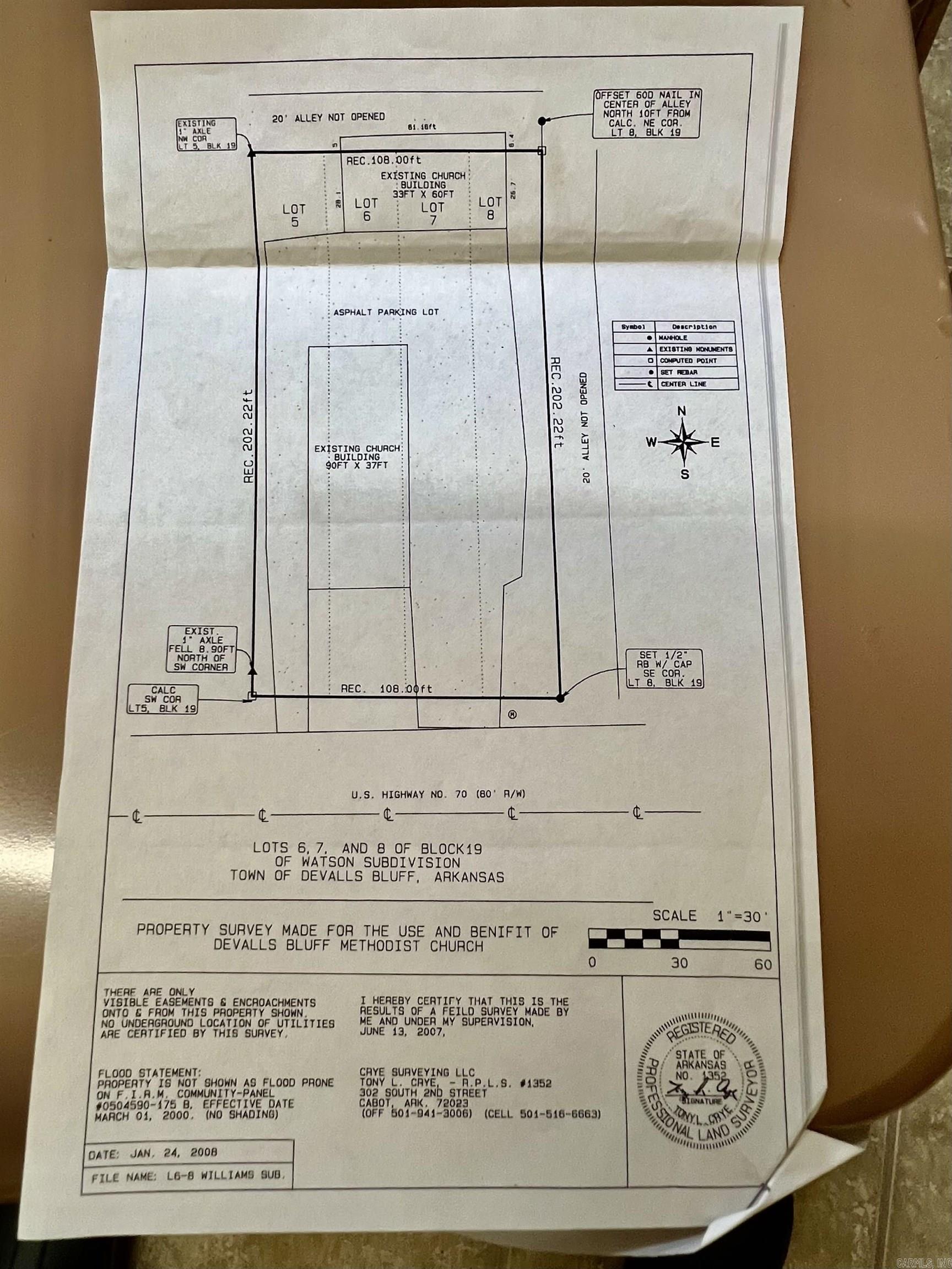 Main image without alt text