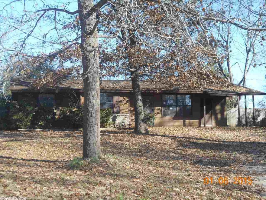 Open Living Area, Living/Dining Combination. Fenced Backyard.  Property Sold "As-Is".  AGENTS: See Confidential Remarks!