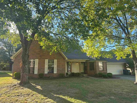 Photo of 915 Heather Circle, Conway, AR 72034 (MLS # 25042471)