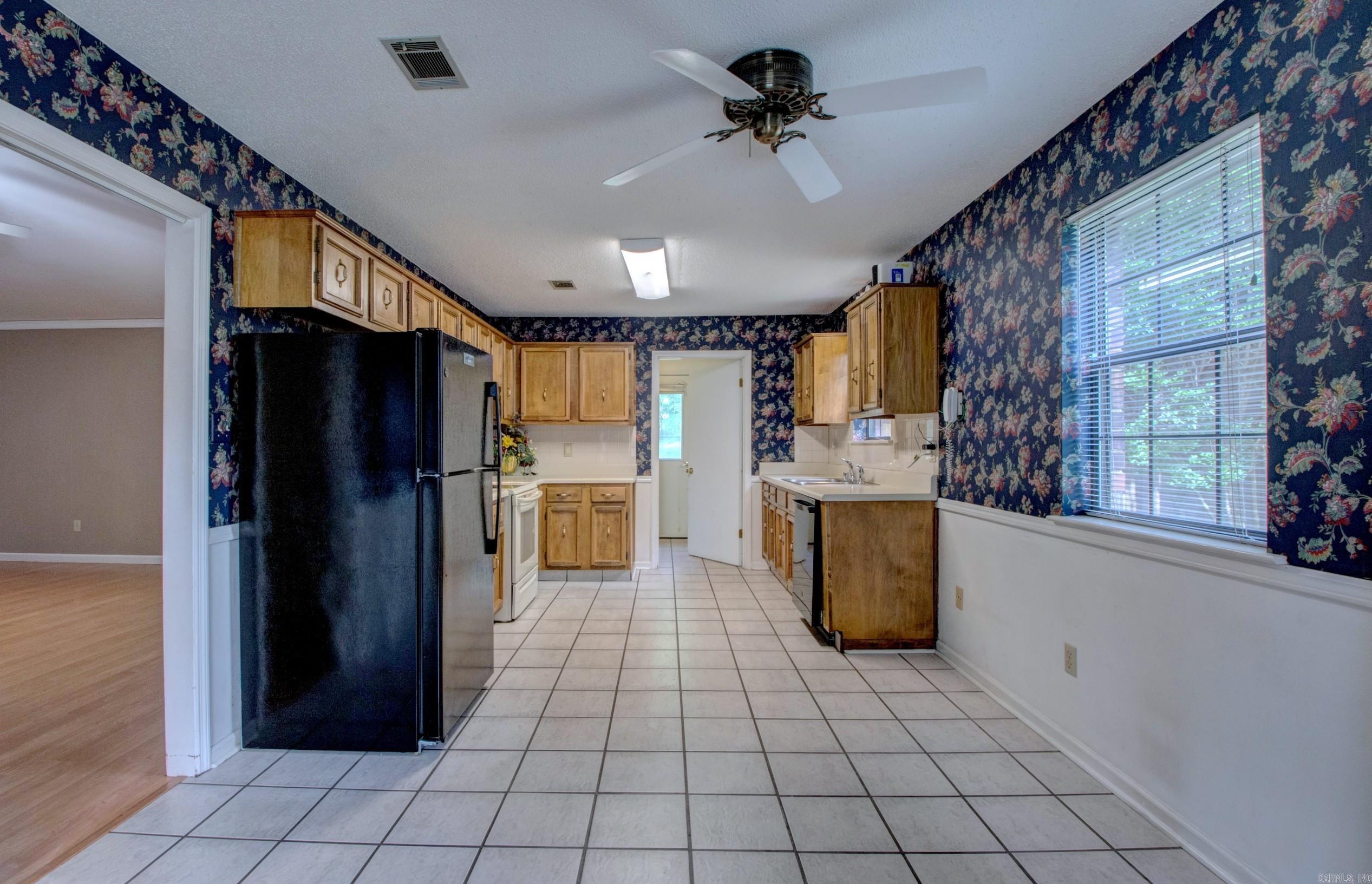 OTTER CREEK VILLAGE COML - Residential