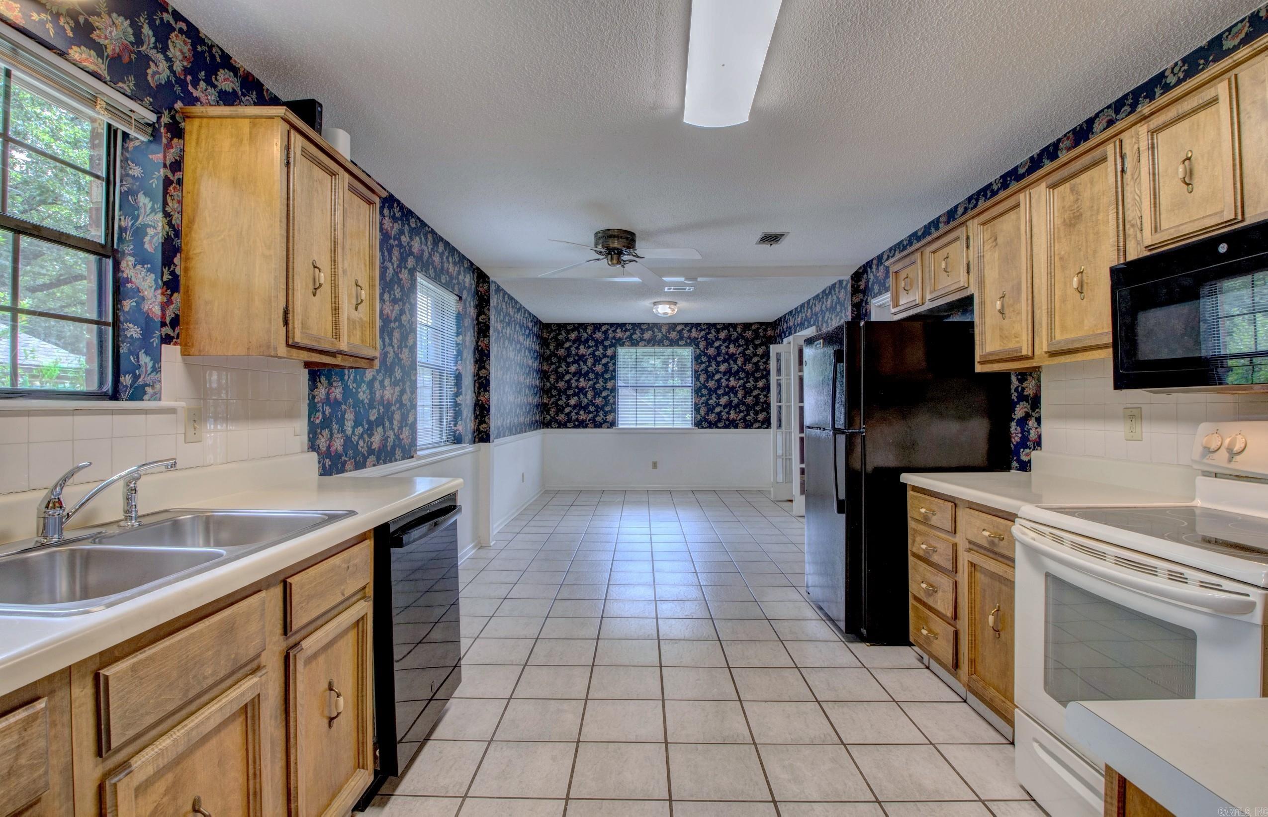 OTTER CREEK VILLAGE COML - Residential