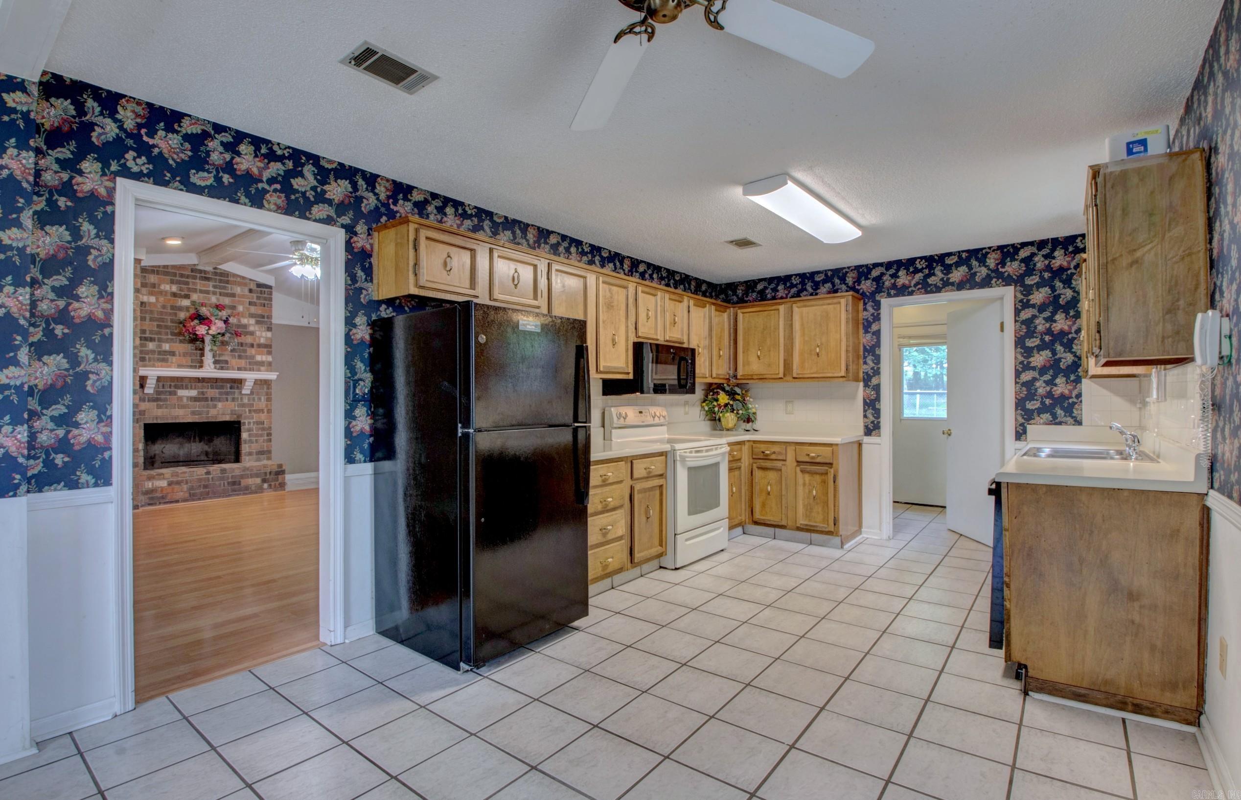 OTTER CREEK VILLAGE COML - Residential