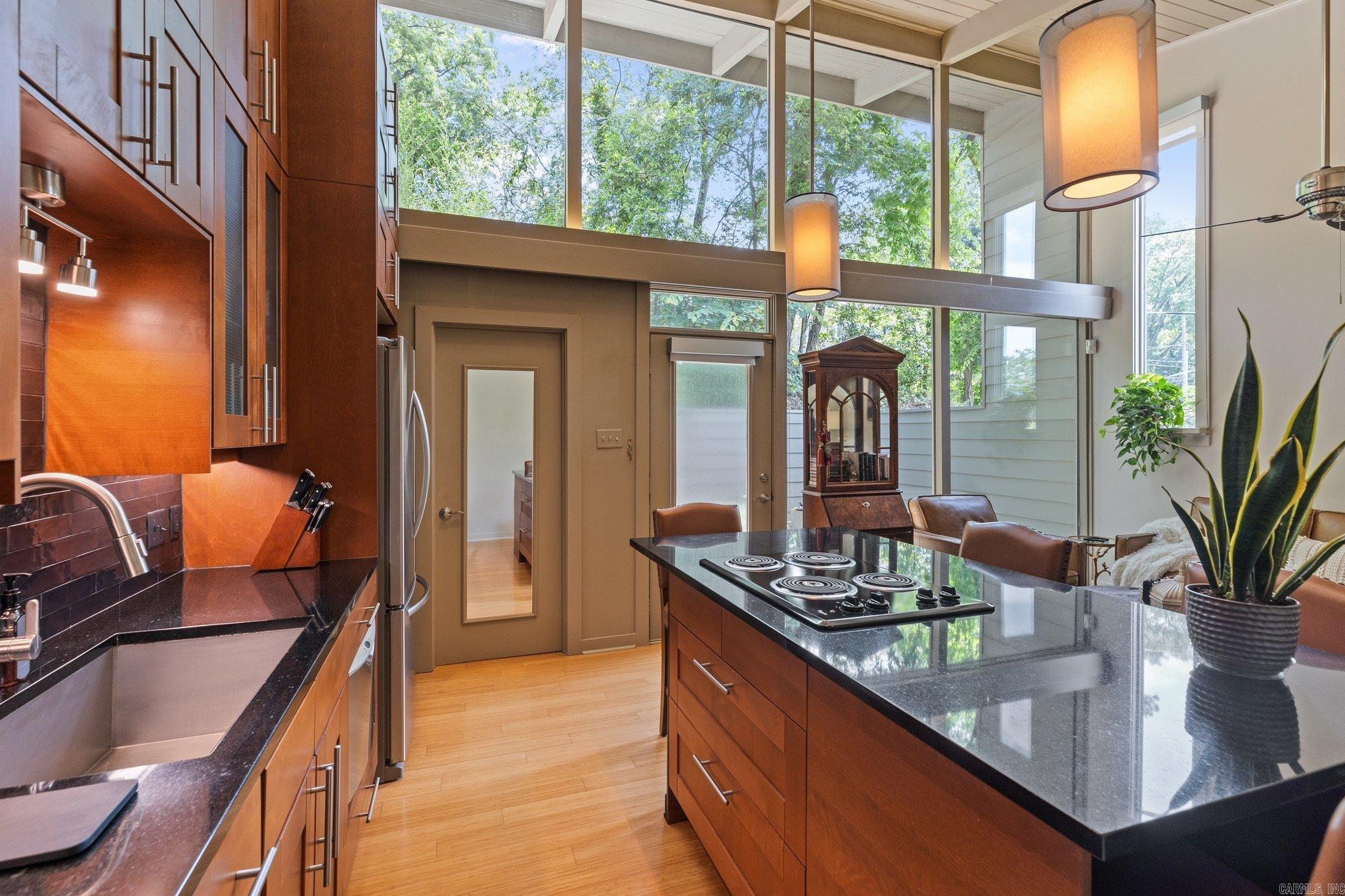 2423 KAVANAUGH HPR - Residential