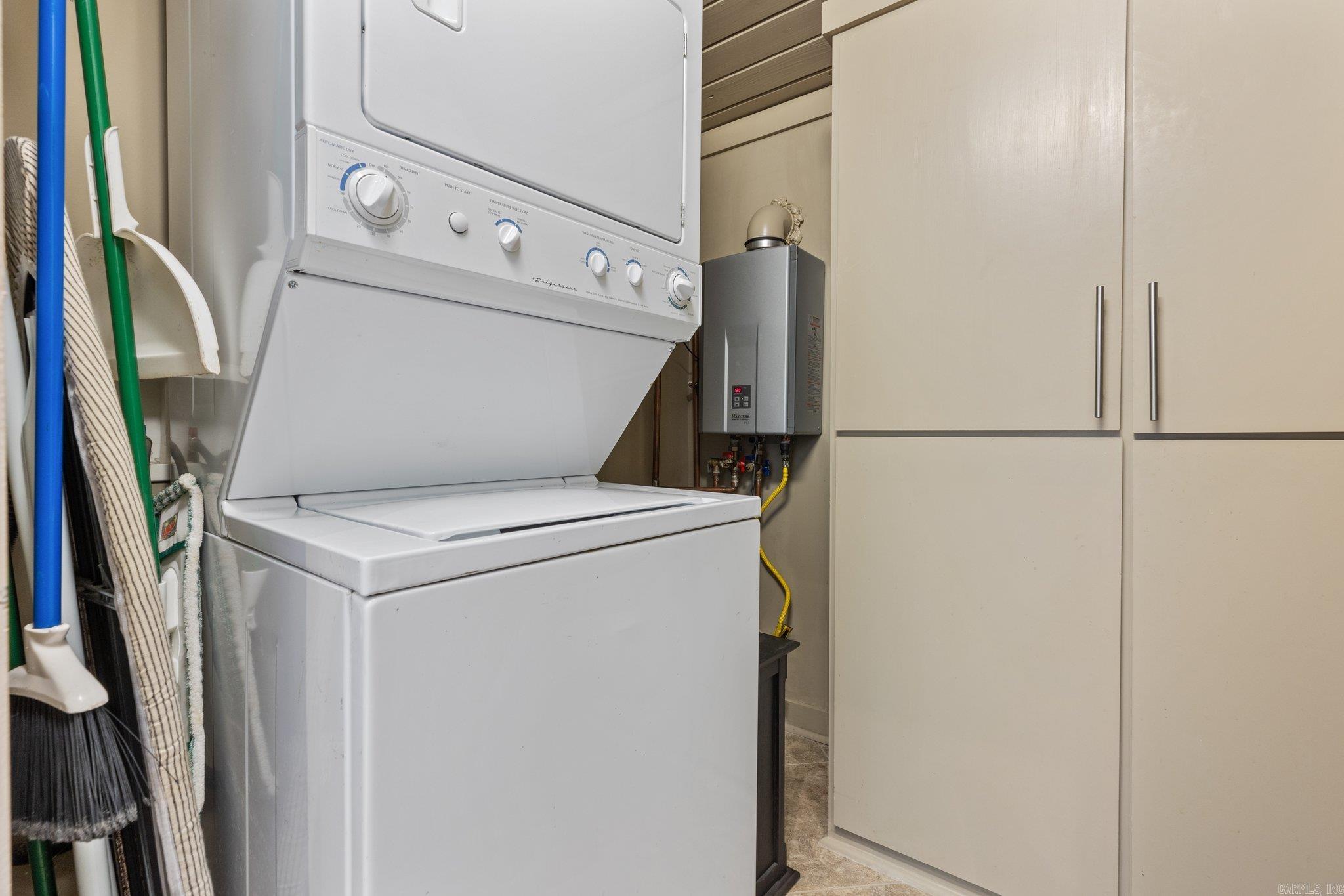 2423 KAVANAUGH HPR - Residential