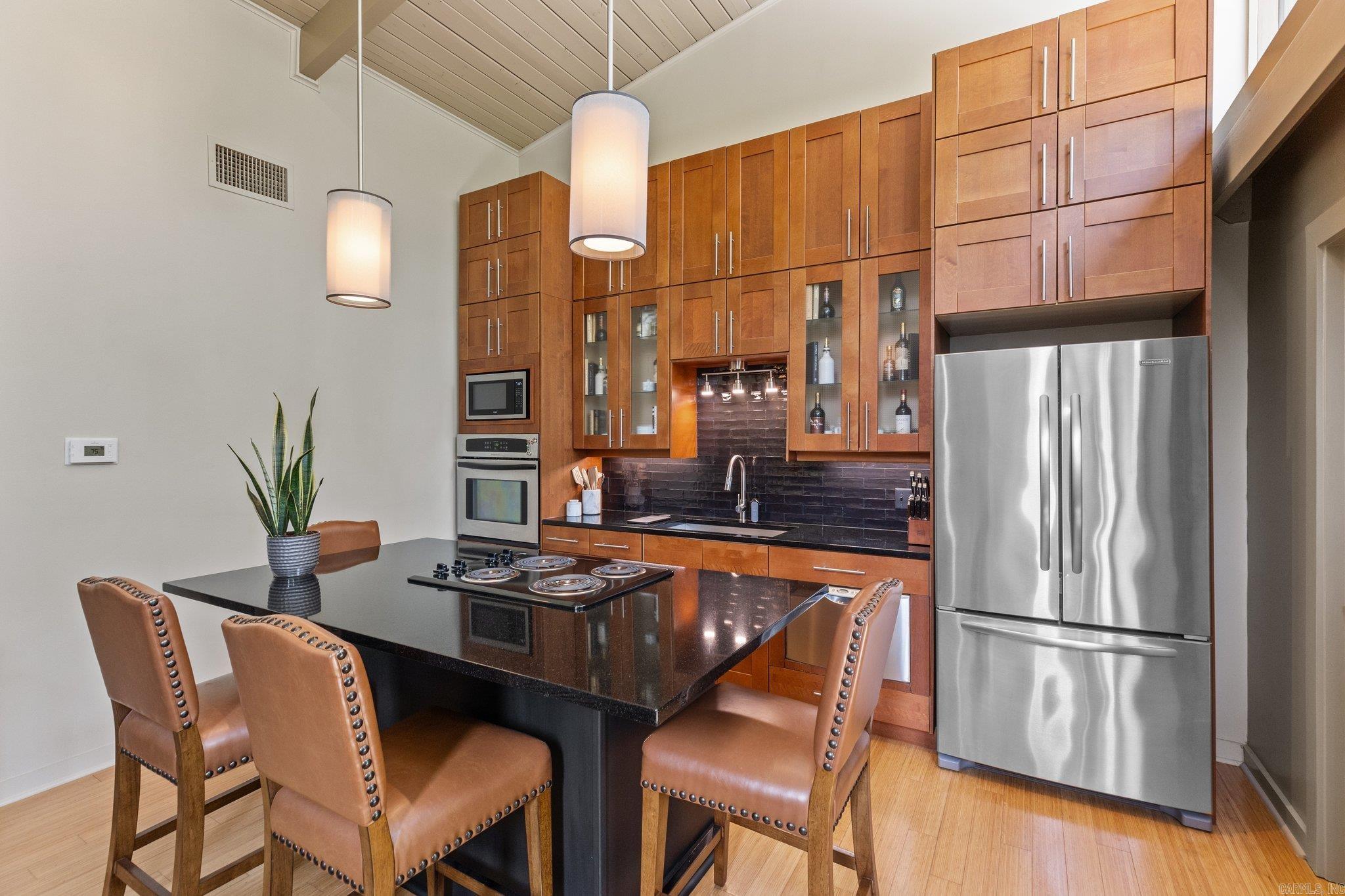 2423 KAVANAUGH HPR - Residential