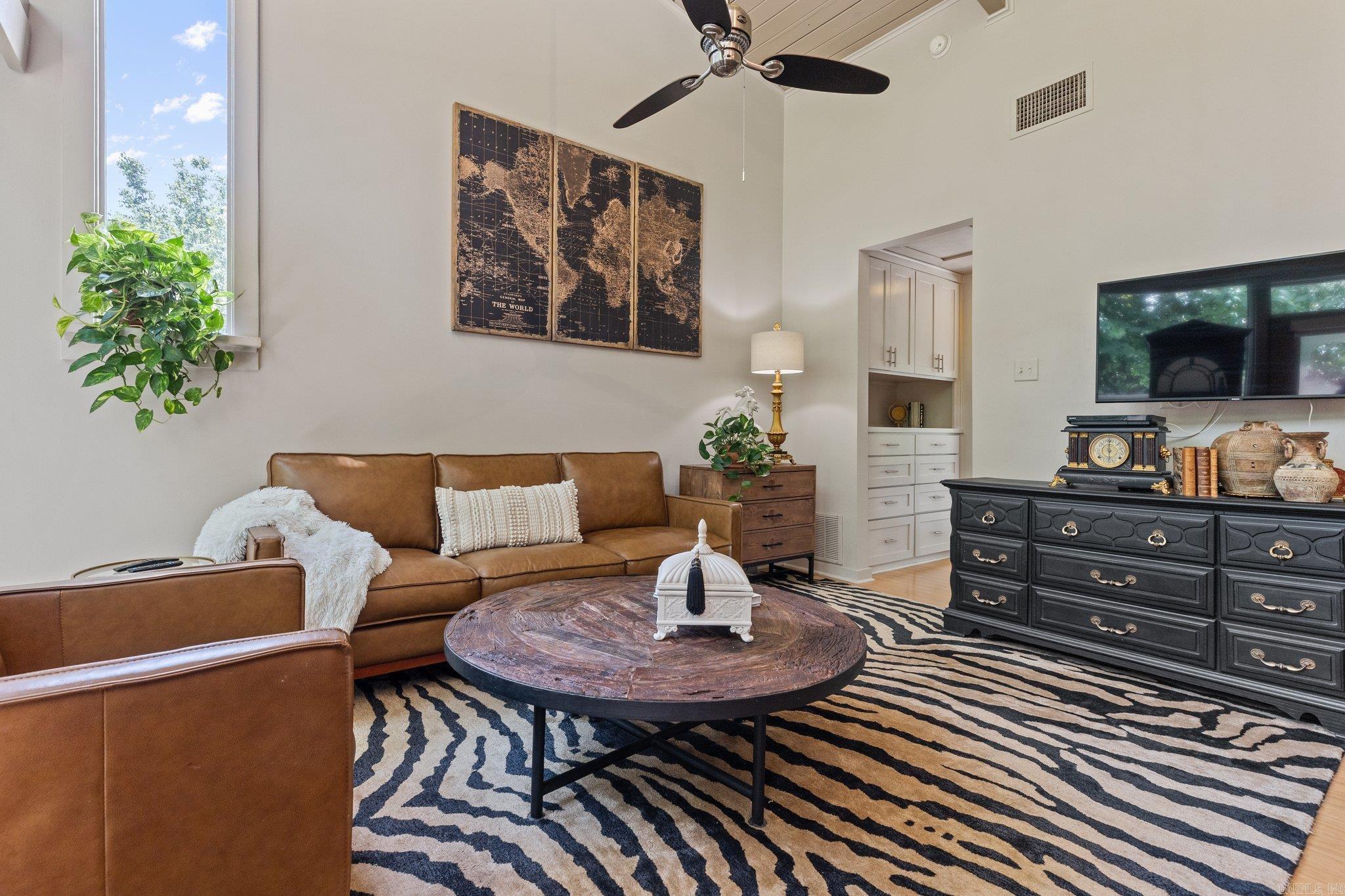 2423 KAVANAUGH HPR - Residential