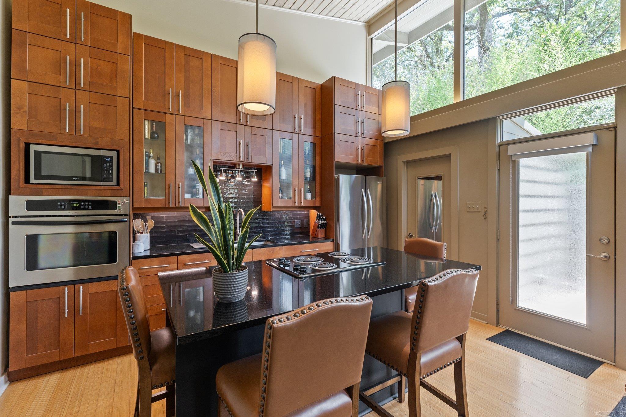 2423 KAVANAUGH HPR - Residential