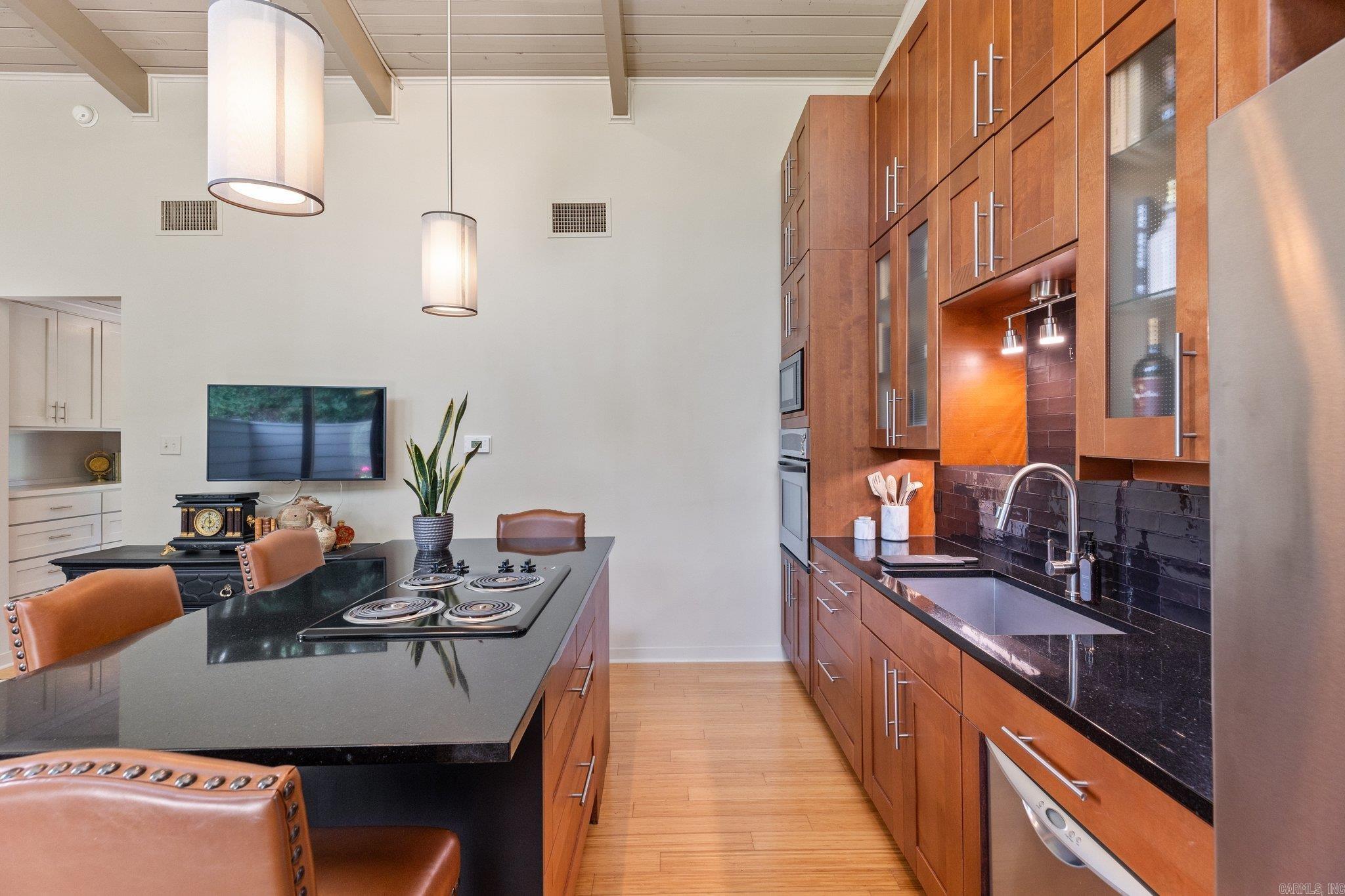 2423 KAVANAUGH HPR - Residential