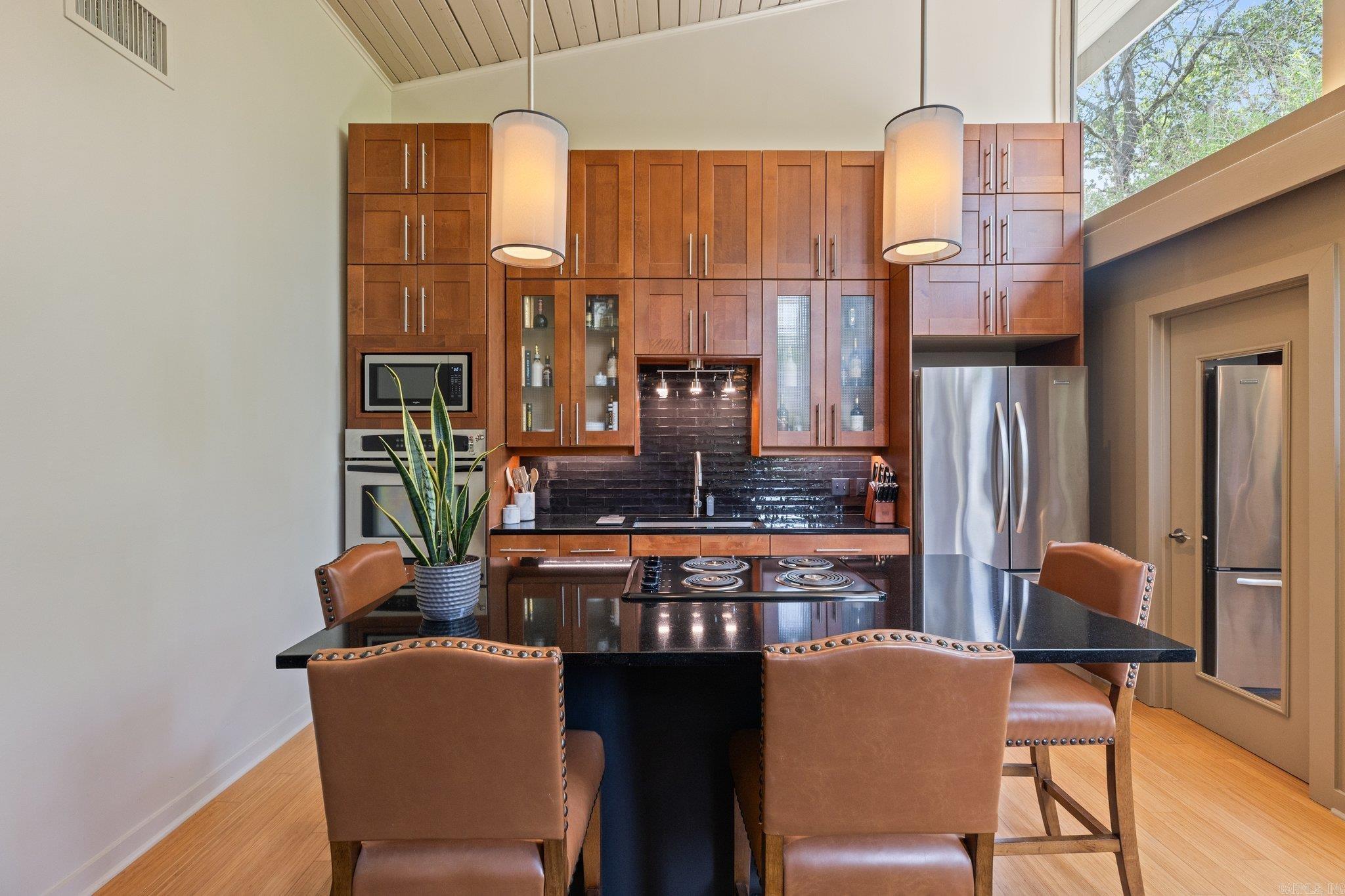 2423 KAVANAUGH HPR - Residential