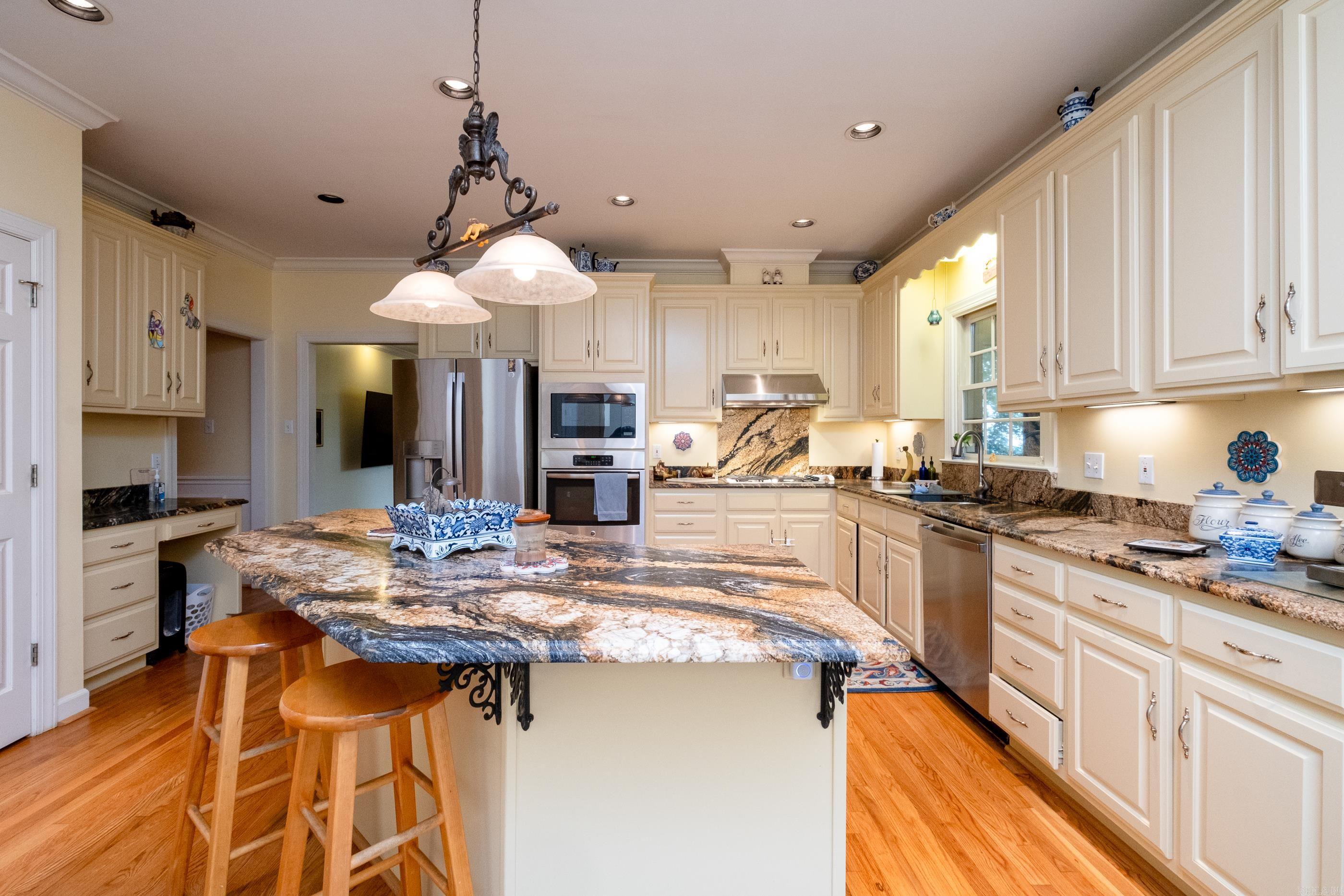 BELLE POINTE ADDN - Residential