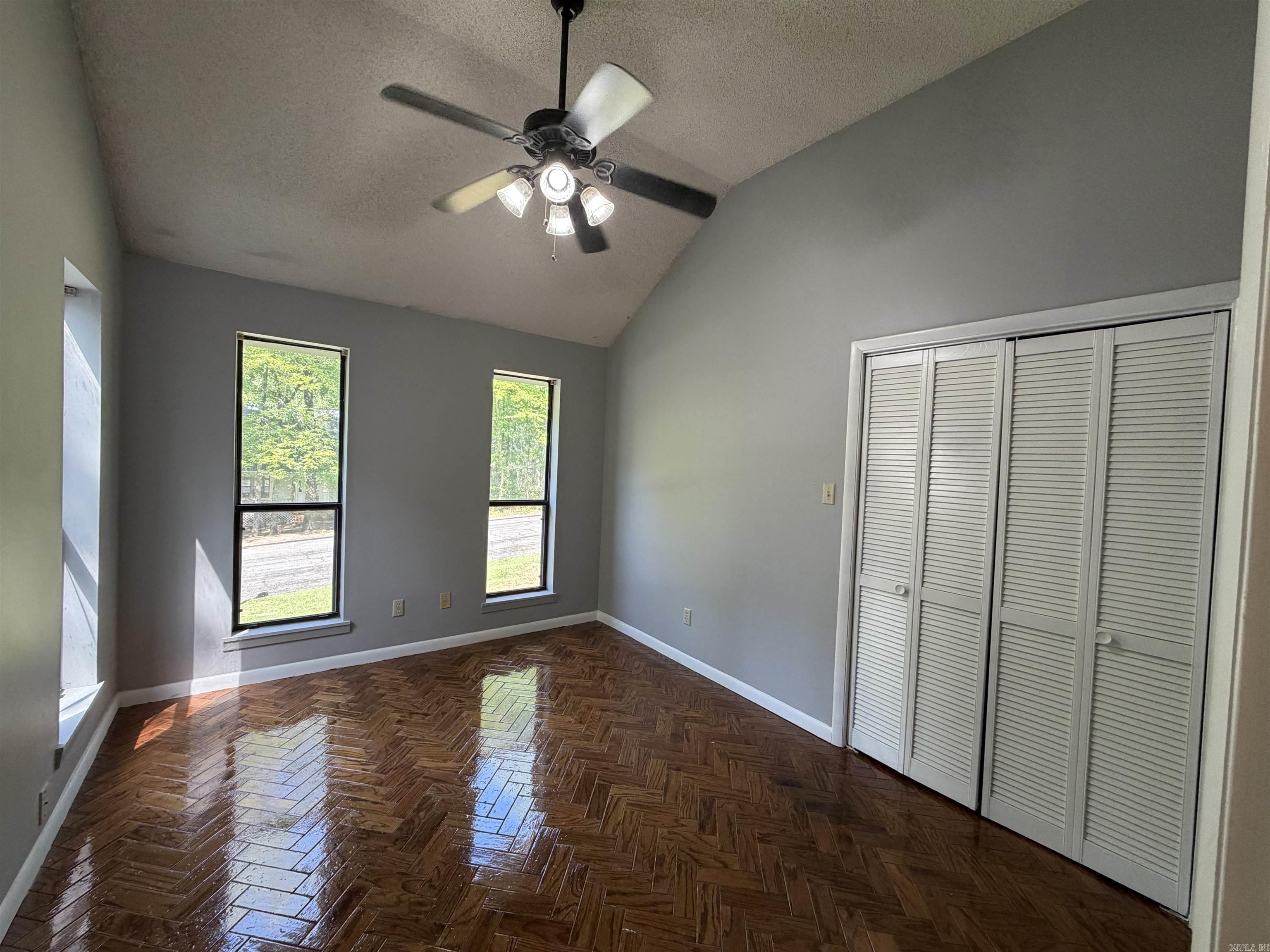 COLONIAL PARK - Residential