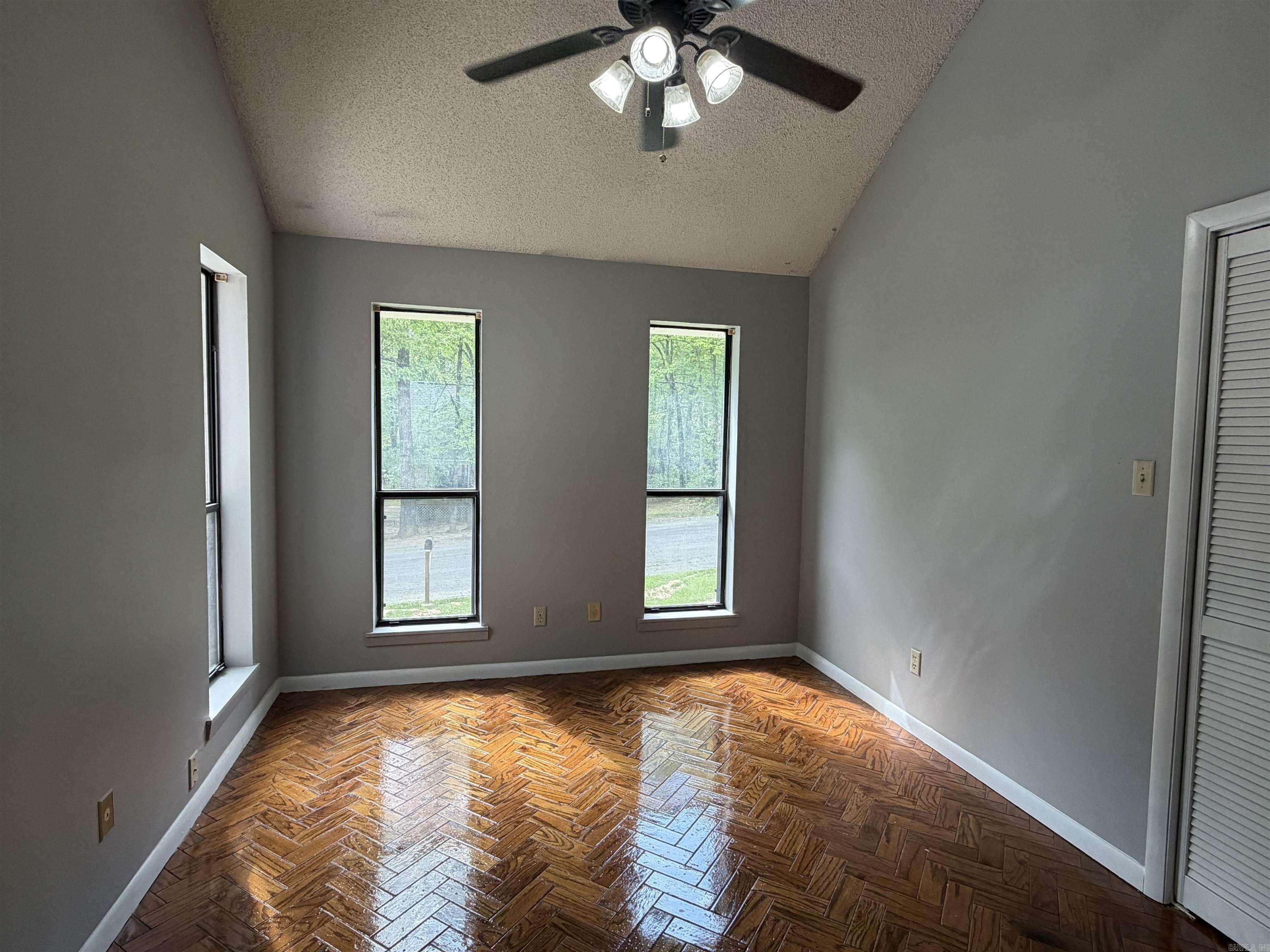 COLONIAL PARK - Residential