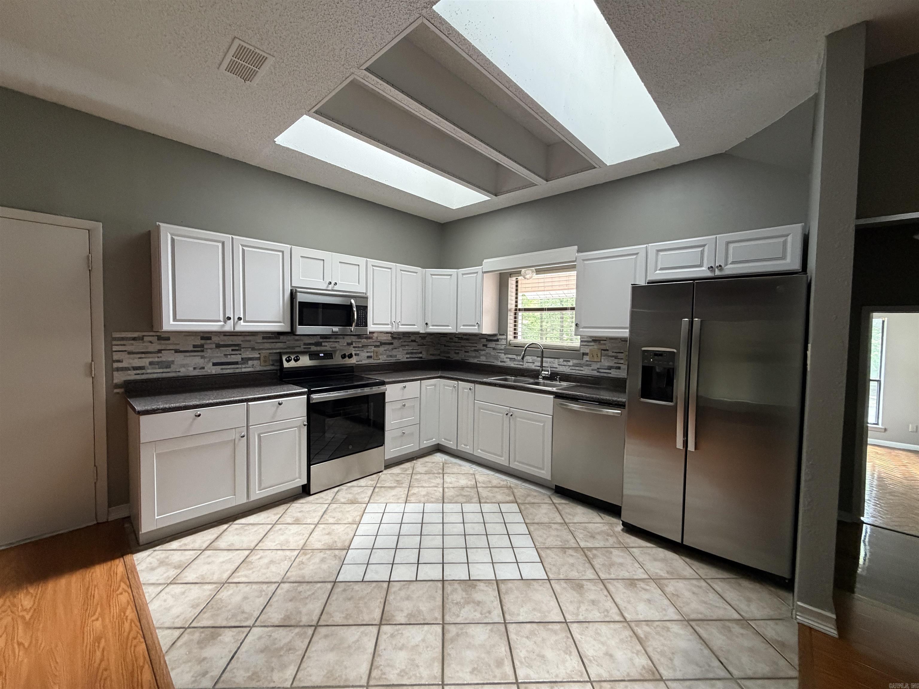 COLONIAL PARK - Residential