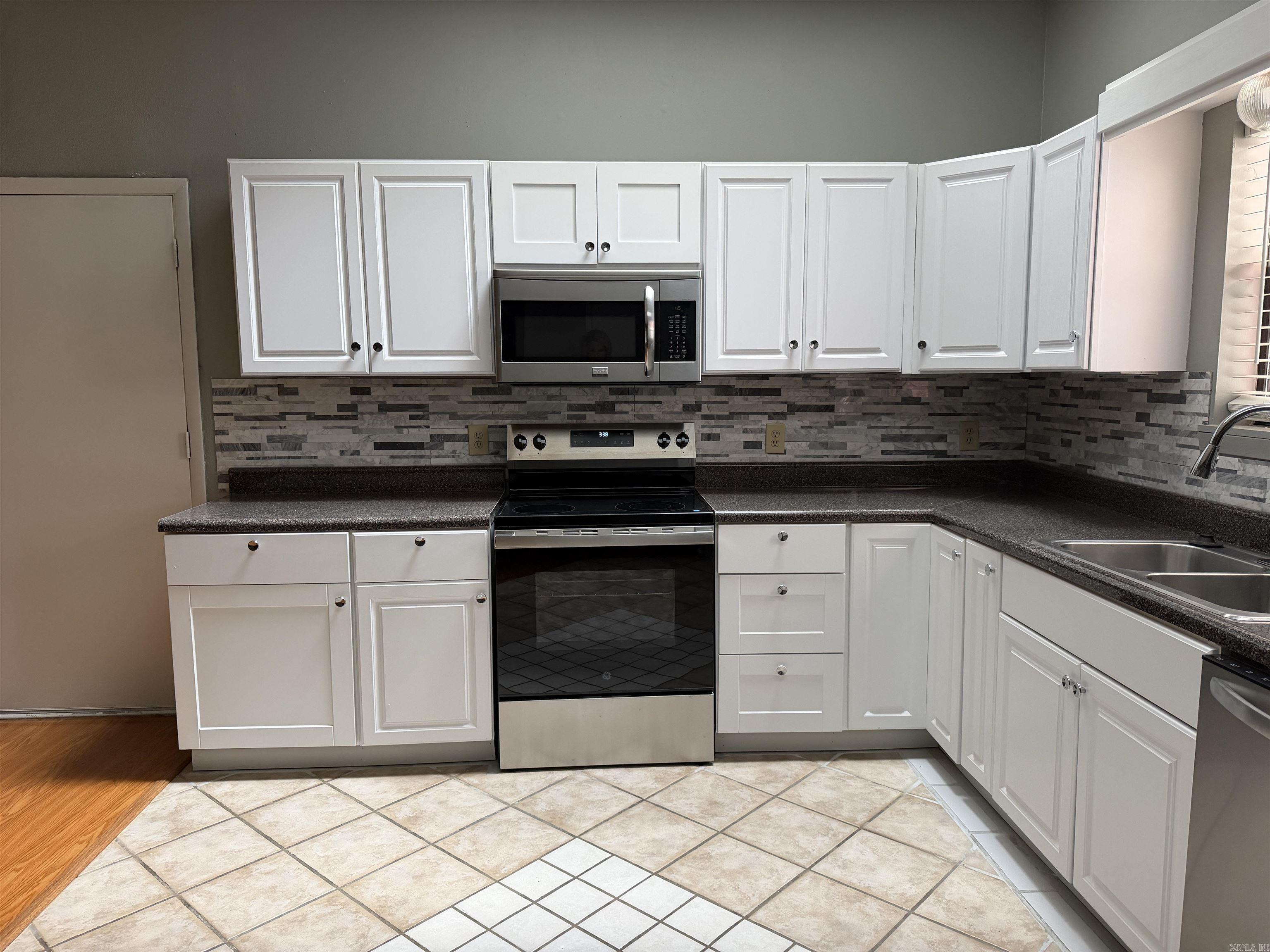 COLONIAL PARK - Residential