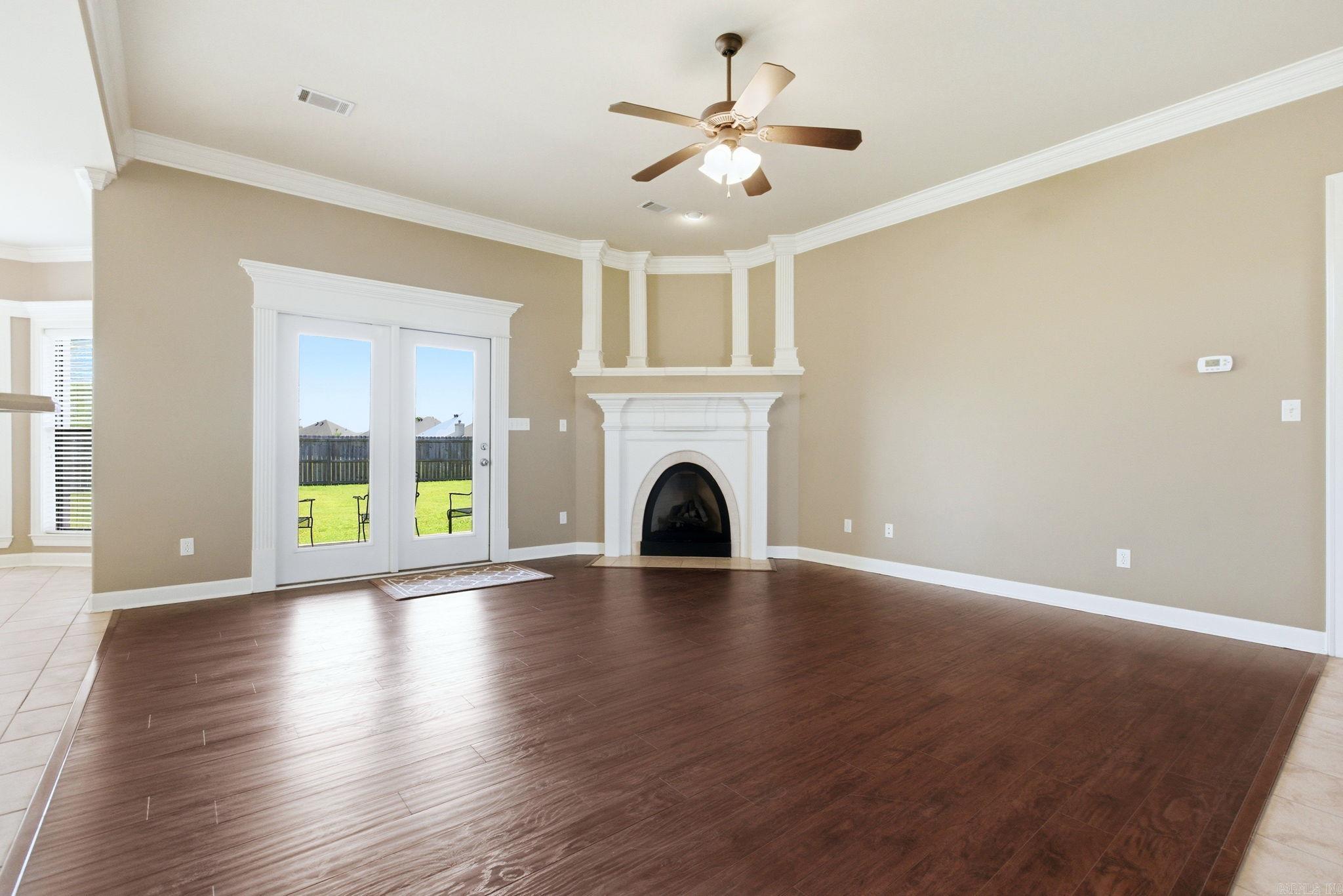 COUNTRY CLUB OF ARK THE - Residential