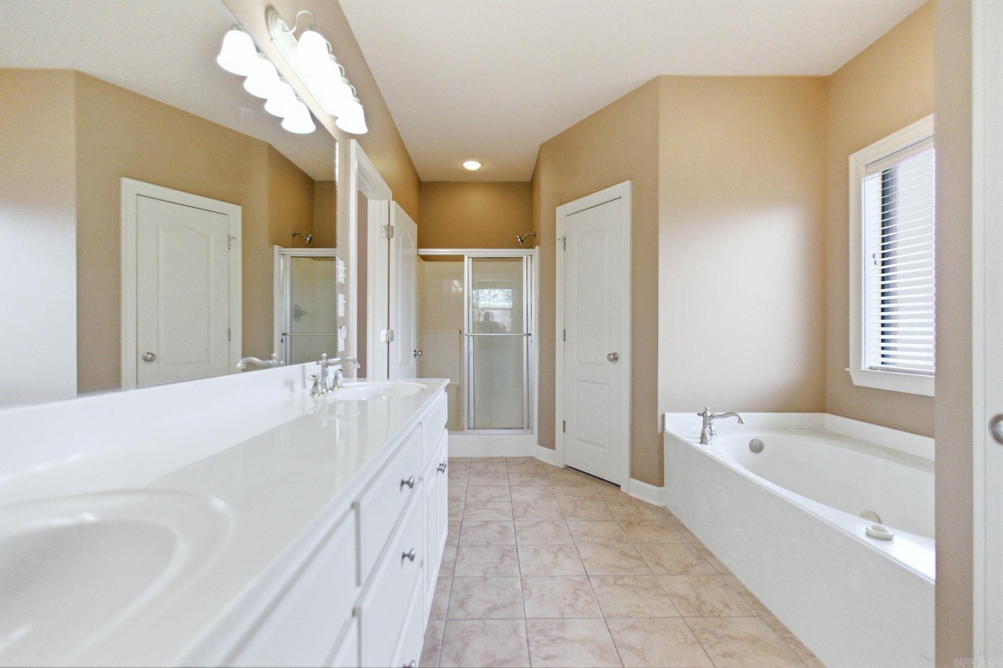 COUNTRY CLUB OF ARK THE - Residential