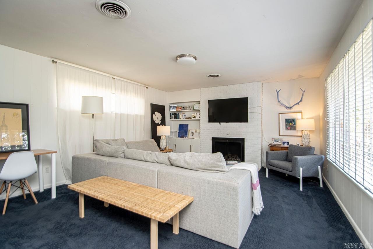 PINE MANOR - Residential