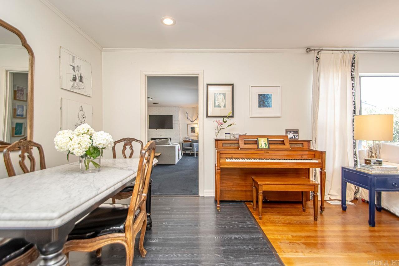 PINE MANOR - Residential