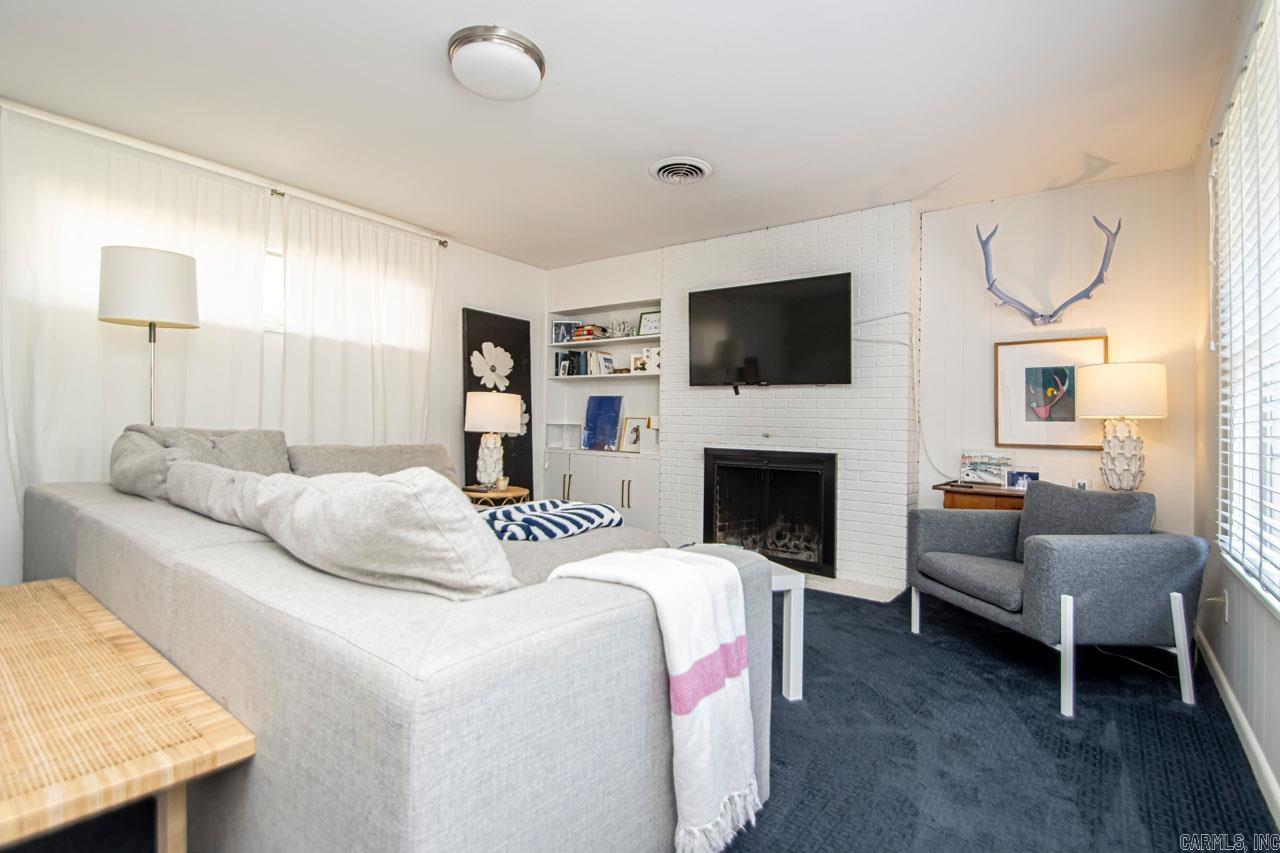 PINE MANOR - Residential