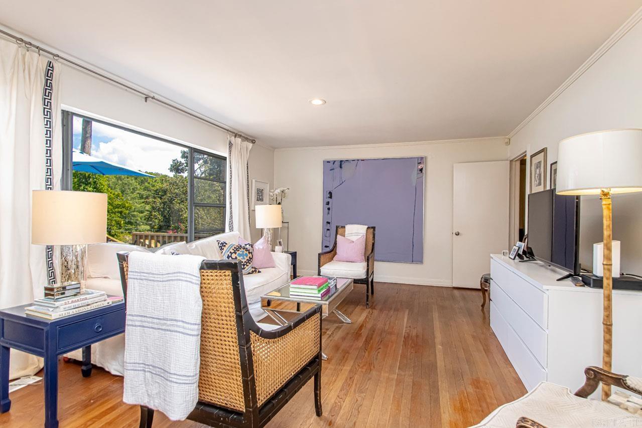 PINE MANOR - Residential