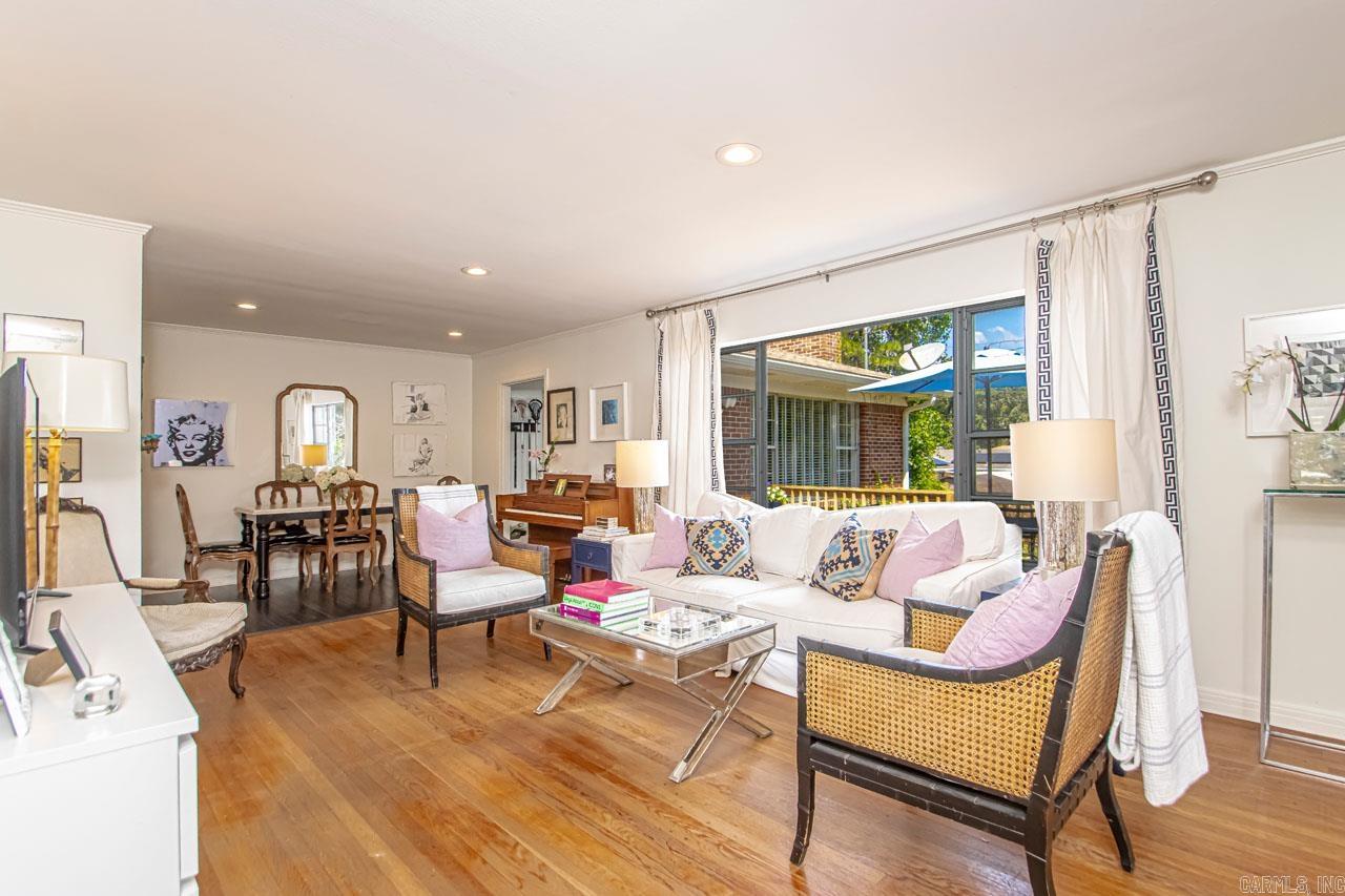 PINE MANOR - Residential