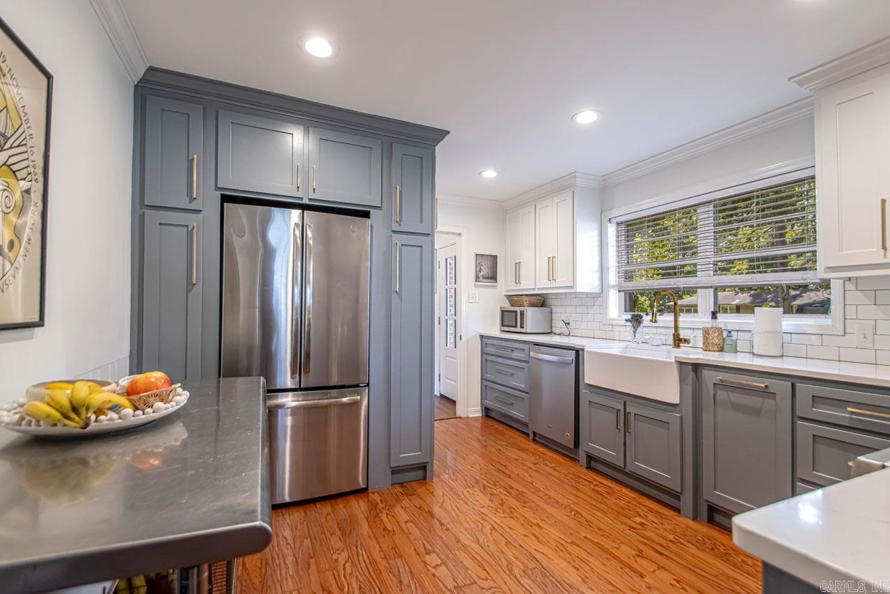 PINE MANOR - Residential