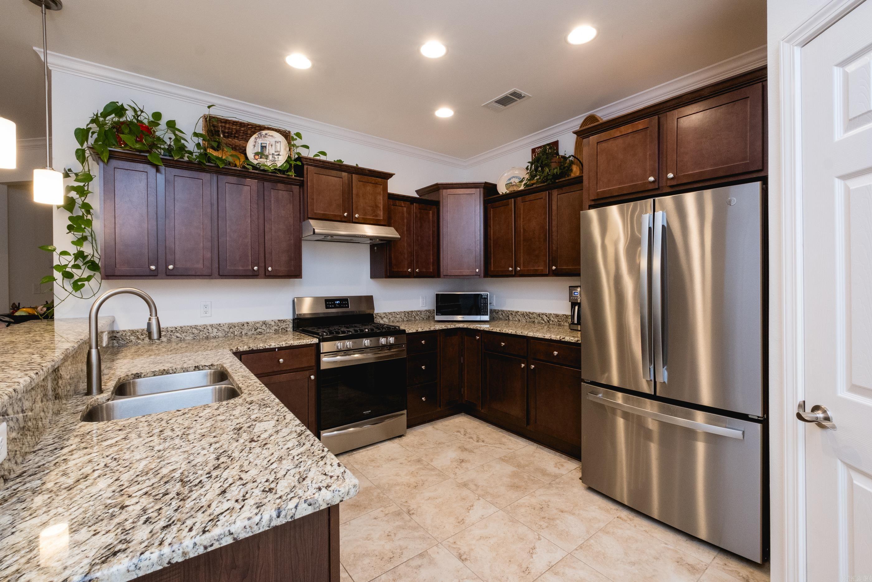 MOUNTAIN TERRACE ESTATES TOWNHOM - Residential