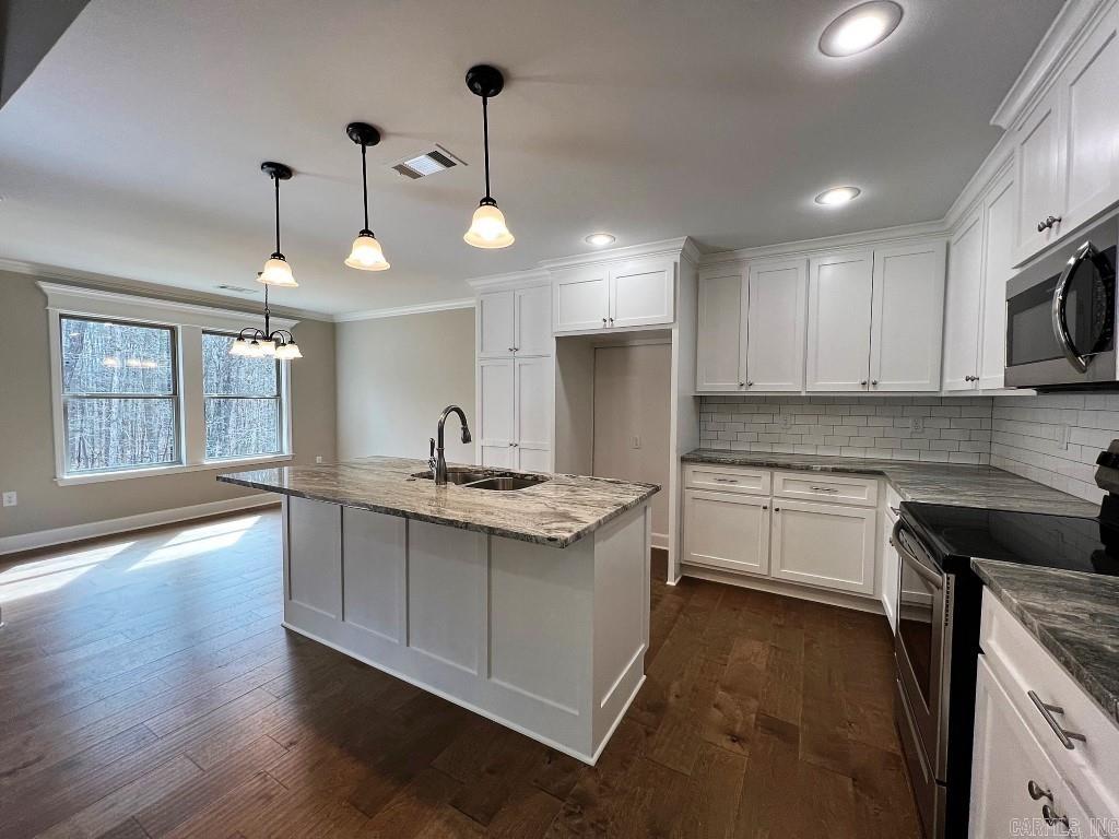 PINEWOOD ESTATES - Residential