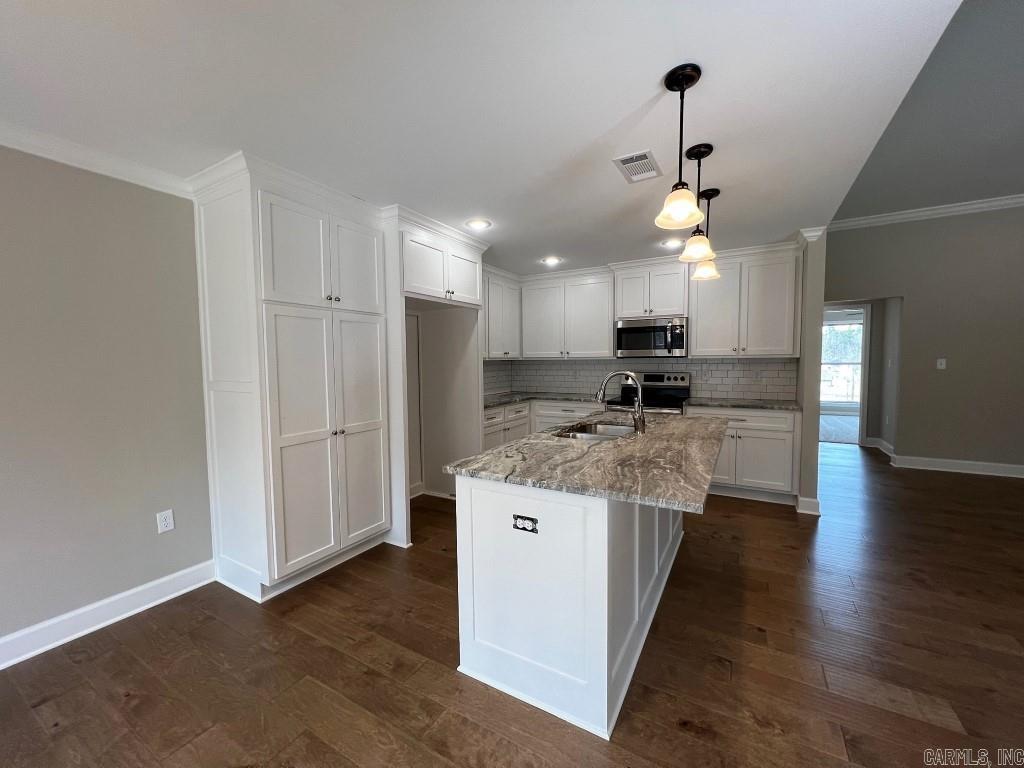 PINEWOOD ESTATES - Residential