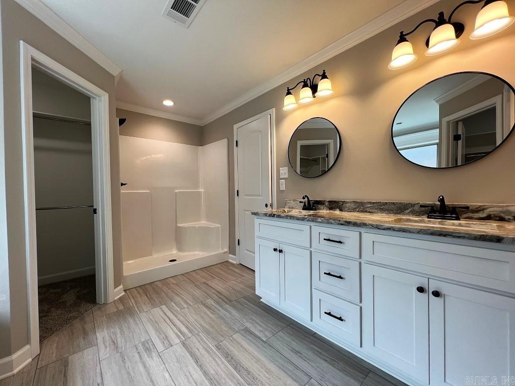 PINEWOOD ESTATES - Residential