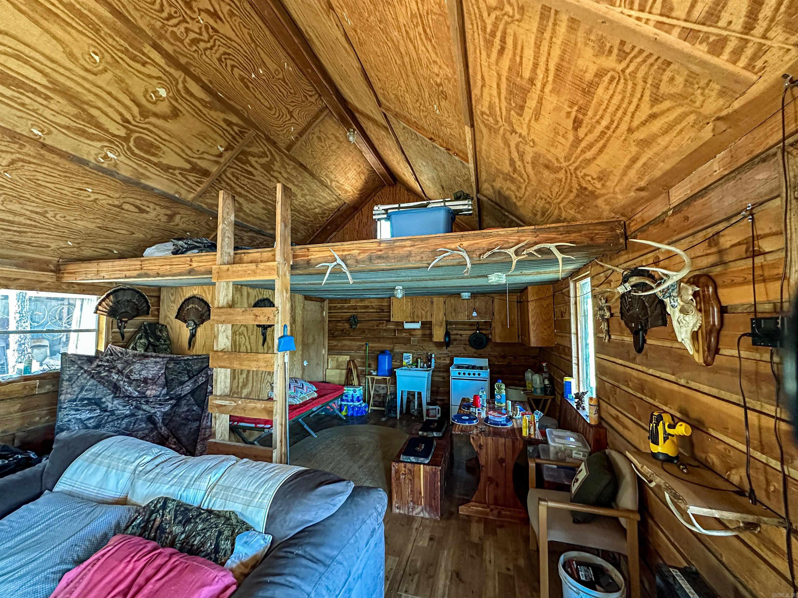 Metes & Bounds - Land