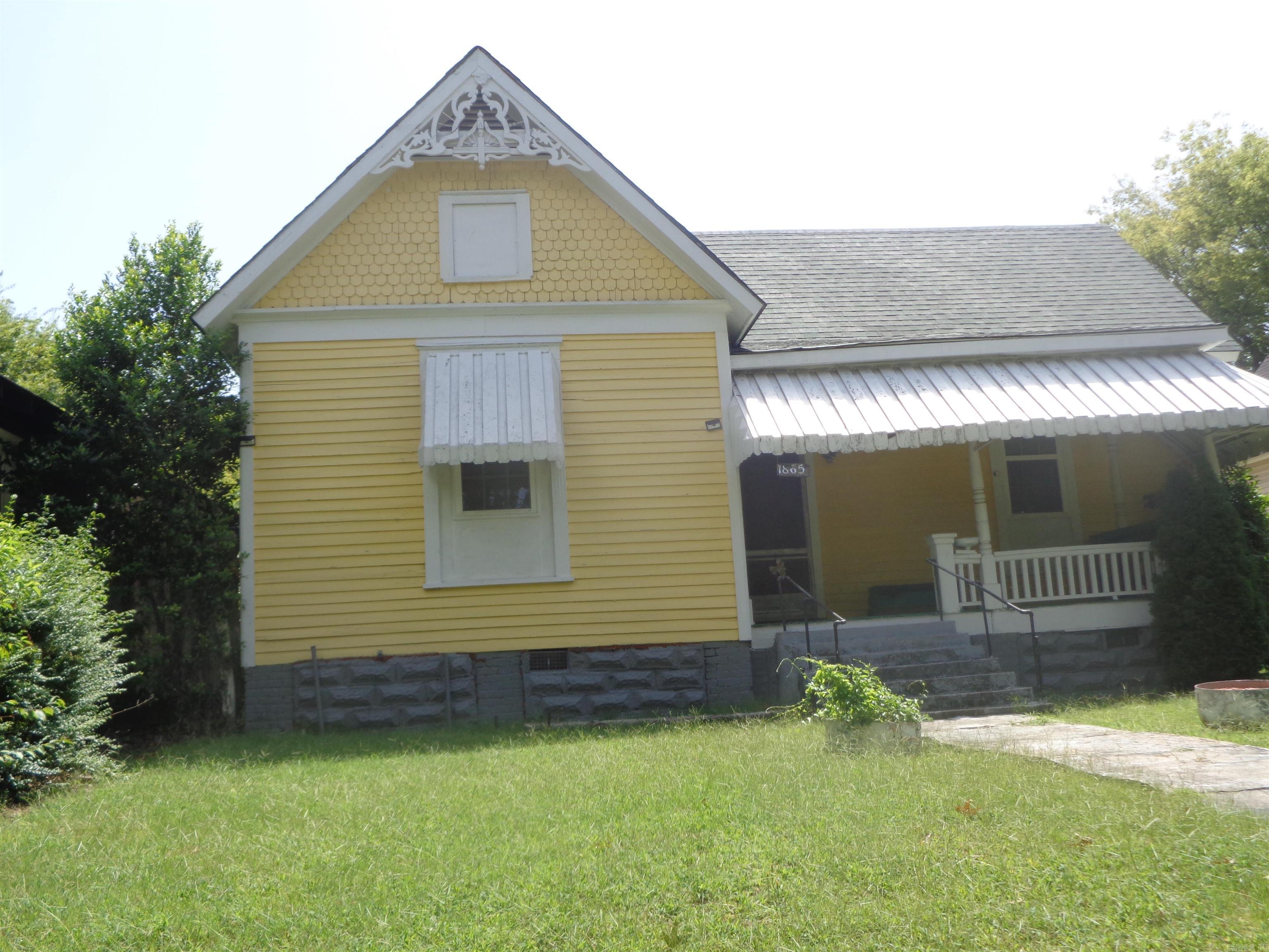 An interesting 3 bedroom, 2 bath house with a number of unique features. Property is all electric. New roof installed July 2024. HVAC package unit installed in 2021. Only moments from Dunbar Middle School and close to the downtown area. Property is being sold "As Is". Seller will not provide a termite policy Agents, please check remarks section
