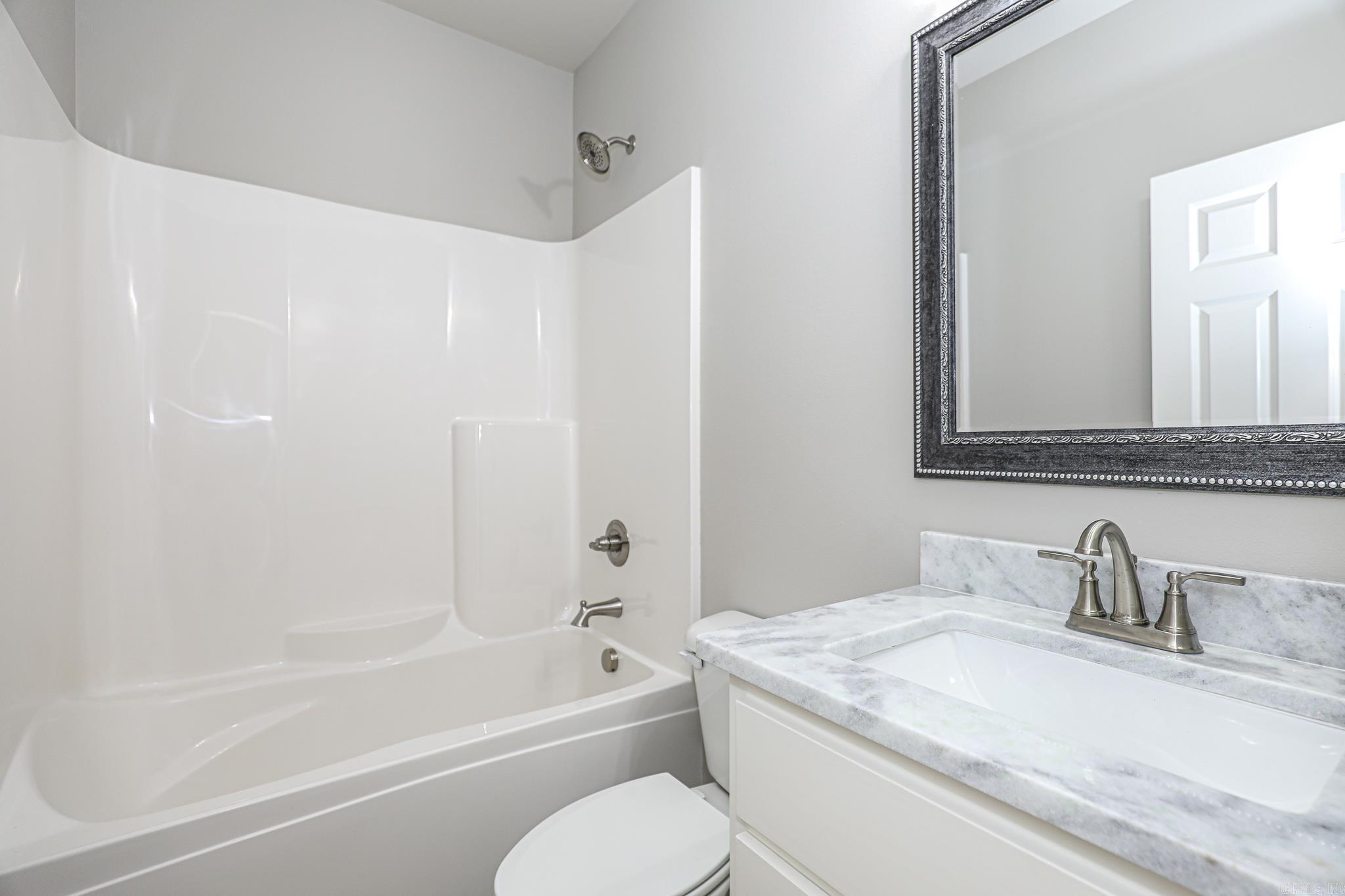 BENJAMIN GROVE - Residential