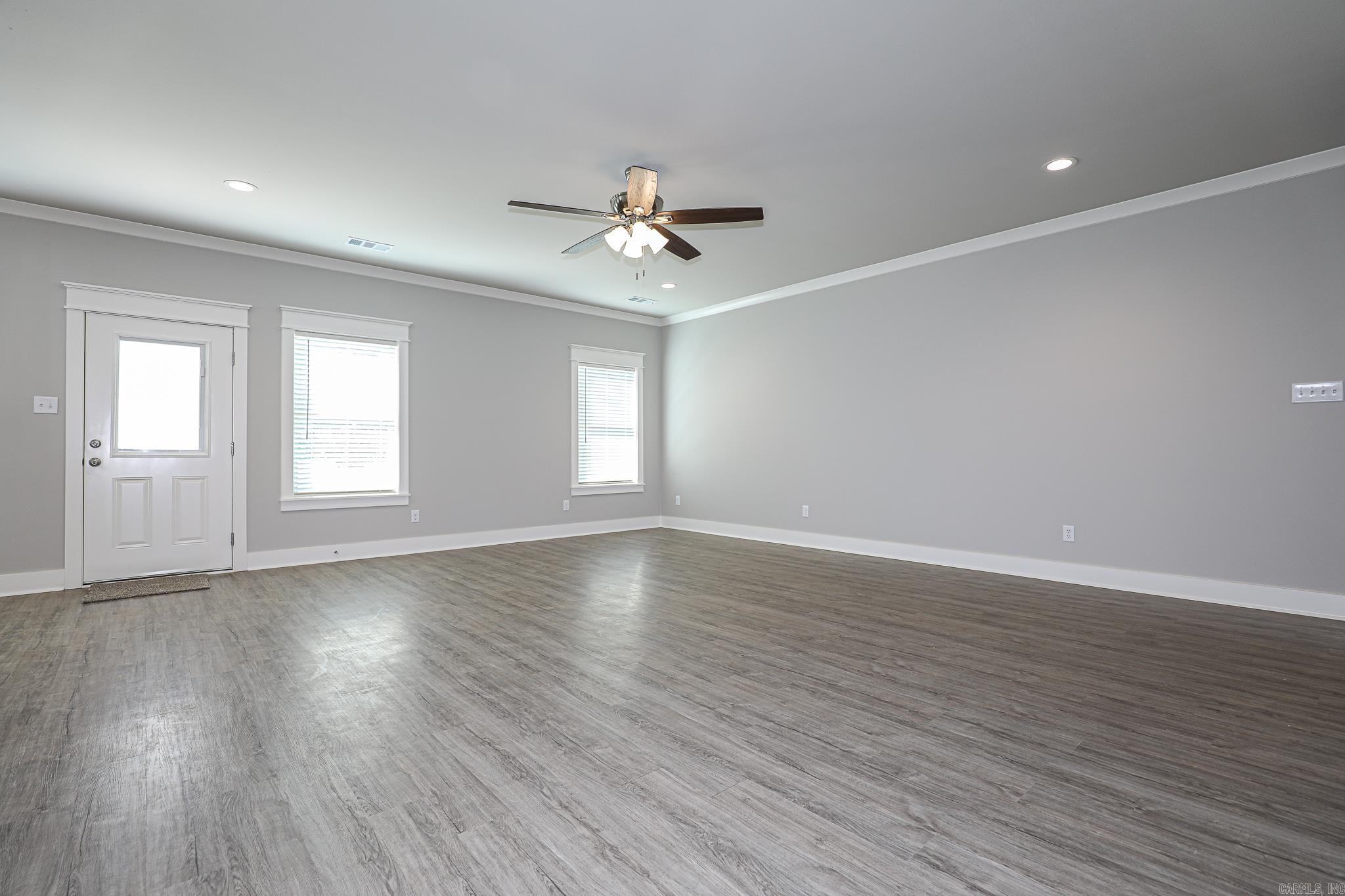 BENJAMIN GROVE - Residential