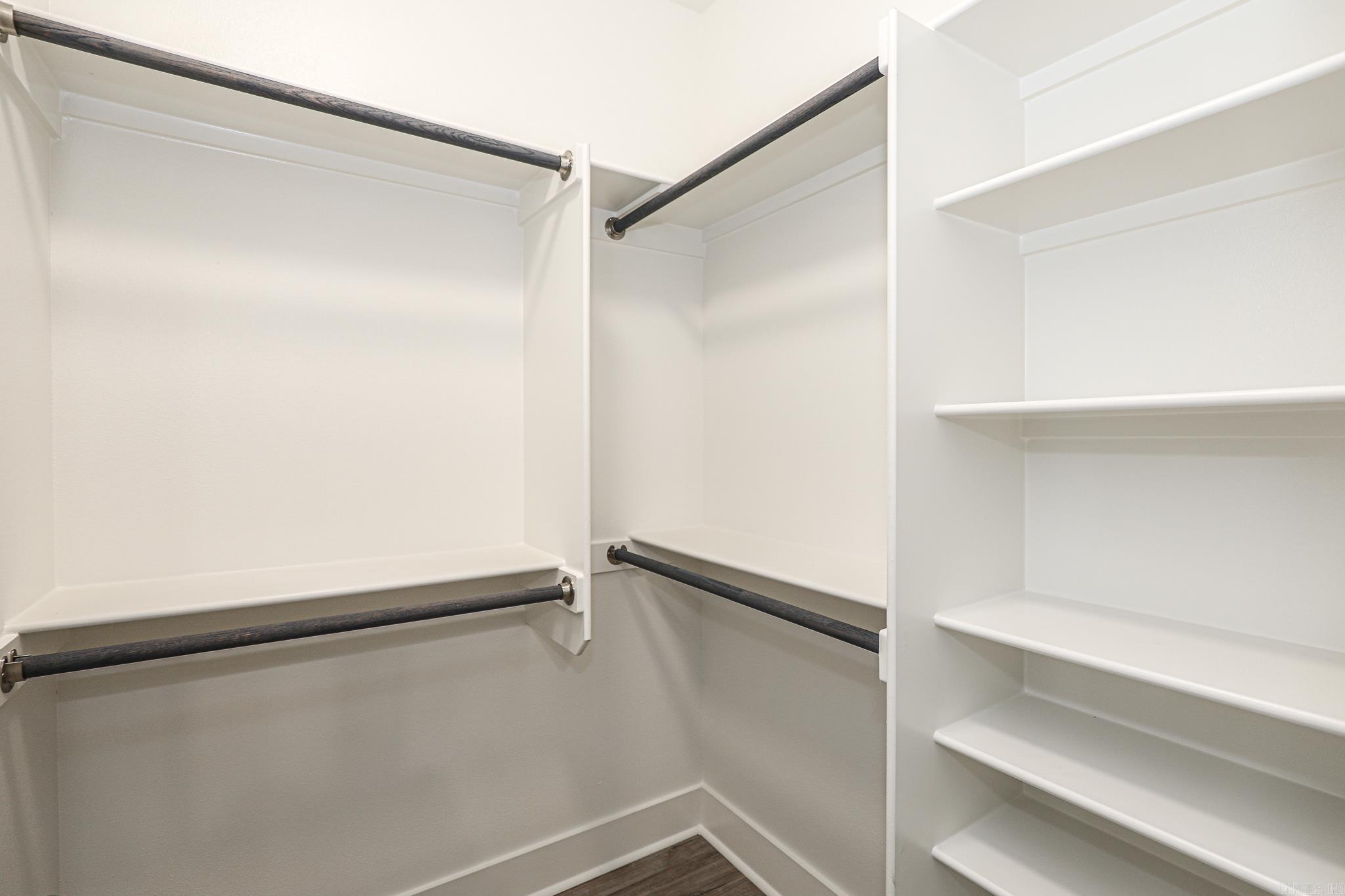 BENJAMIN GROVE - Residential