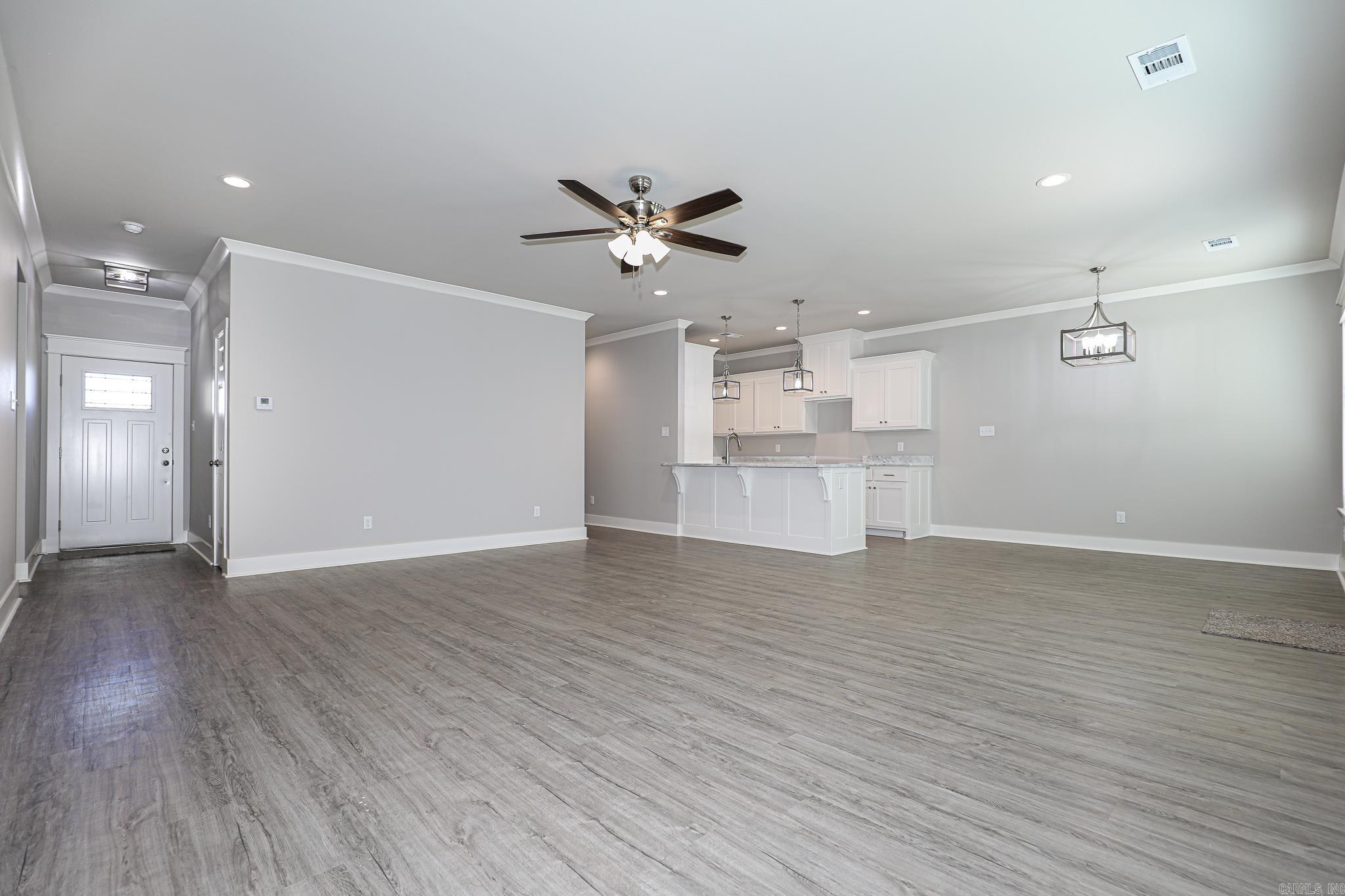 BENJAMIN GROVE - Residential